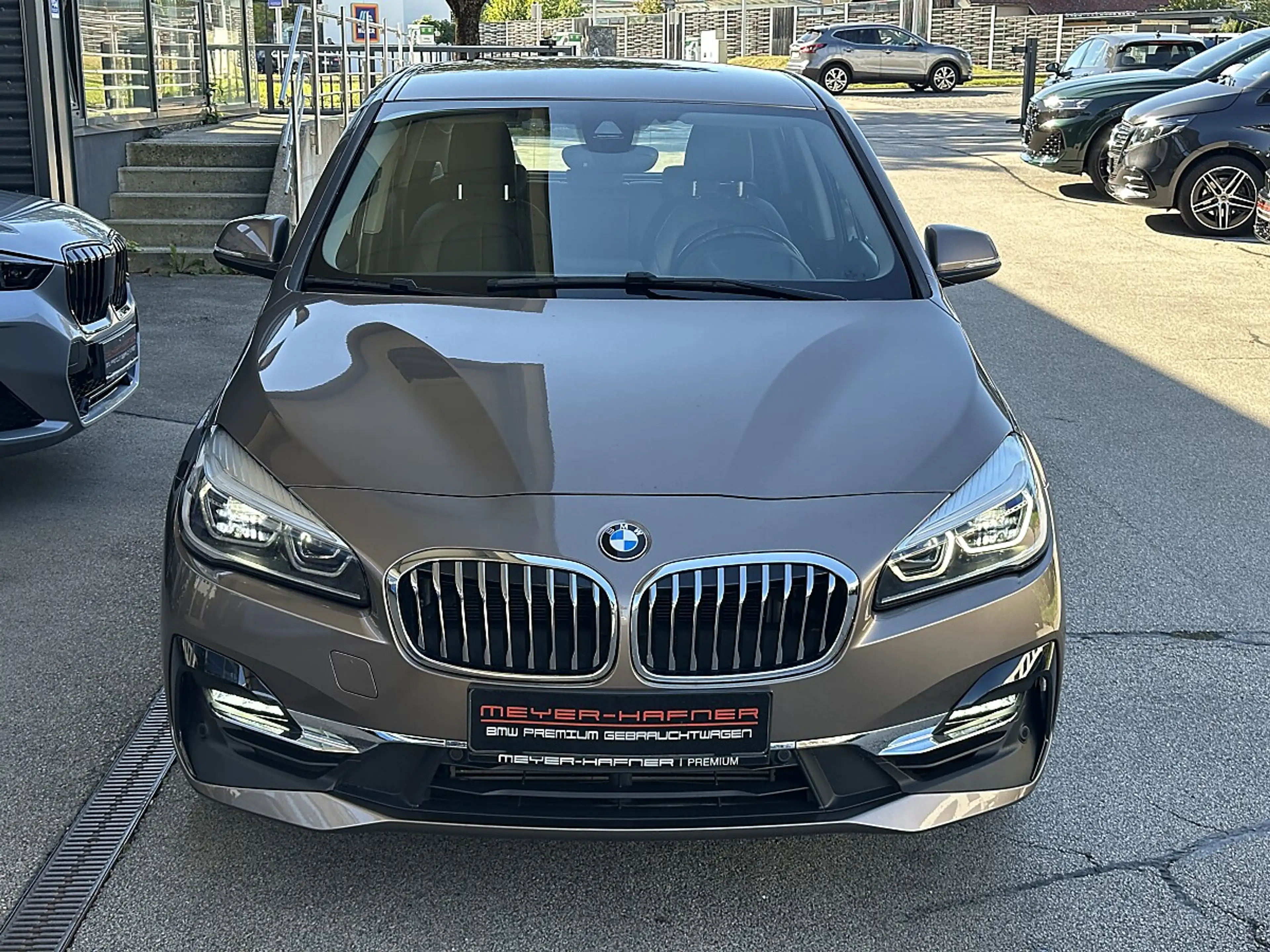 BMW 216 i Active Tourer — photo 3
