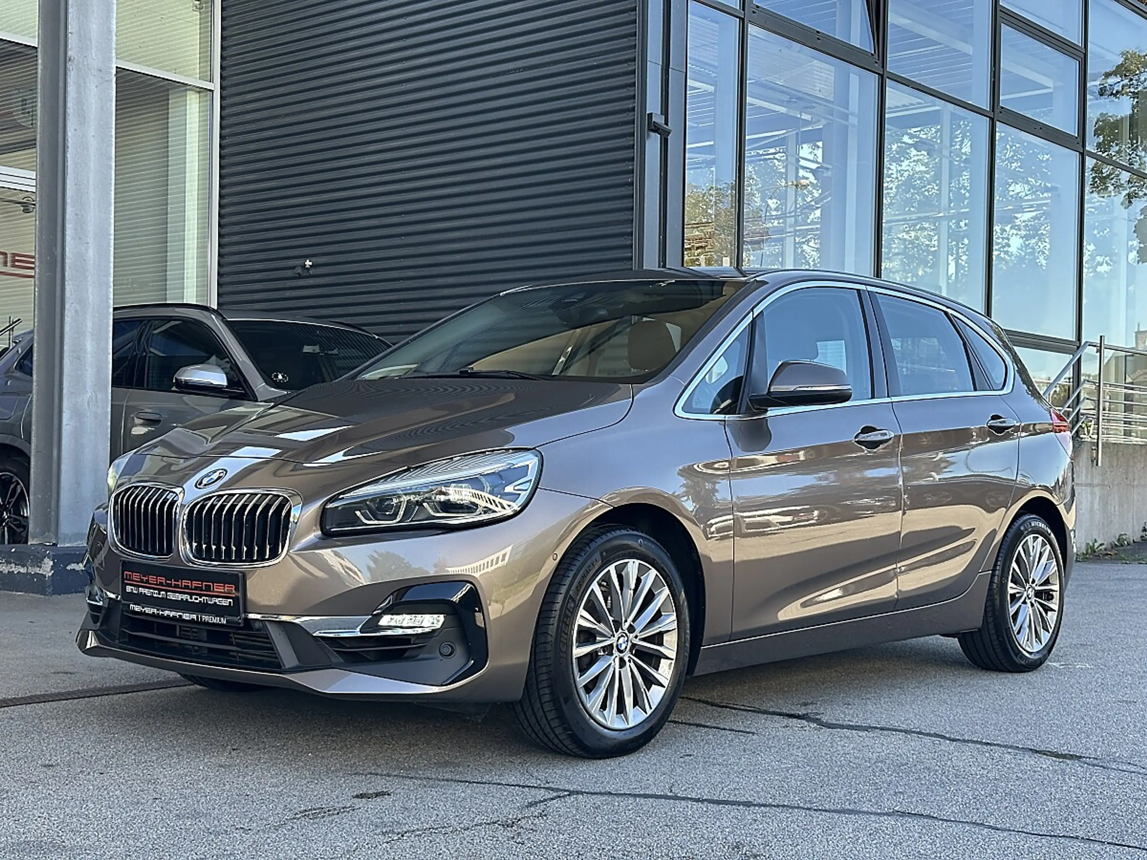 BMW 216 i Active Tourer — photo 2