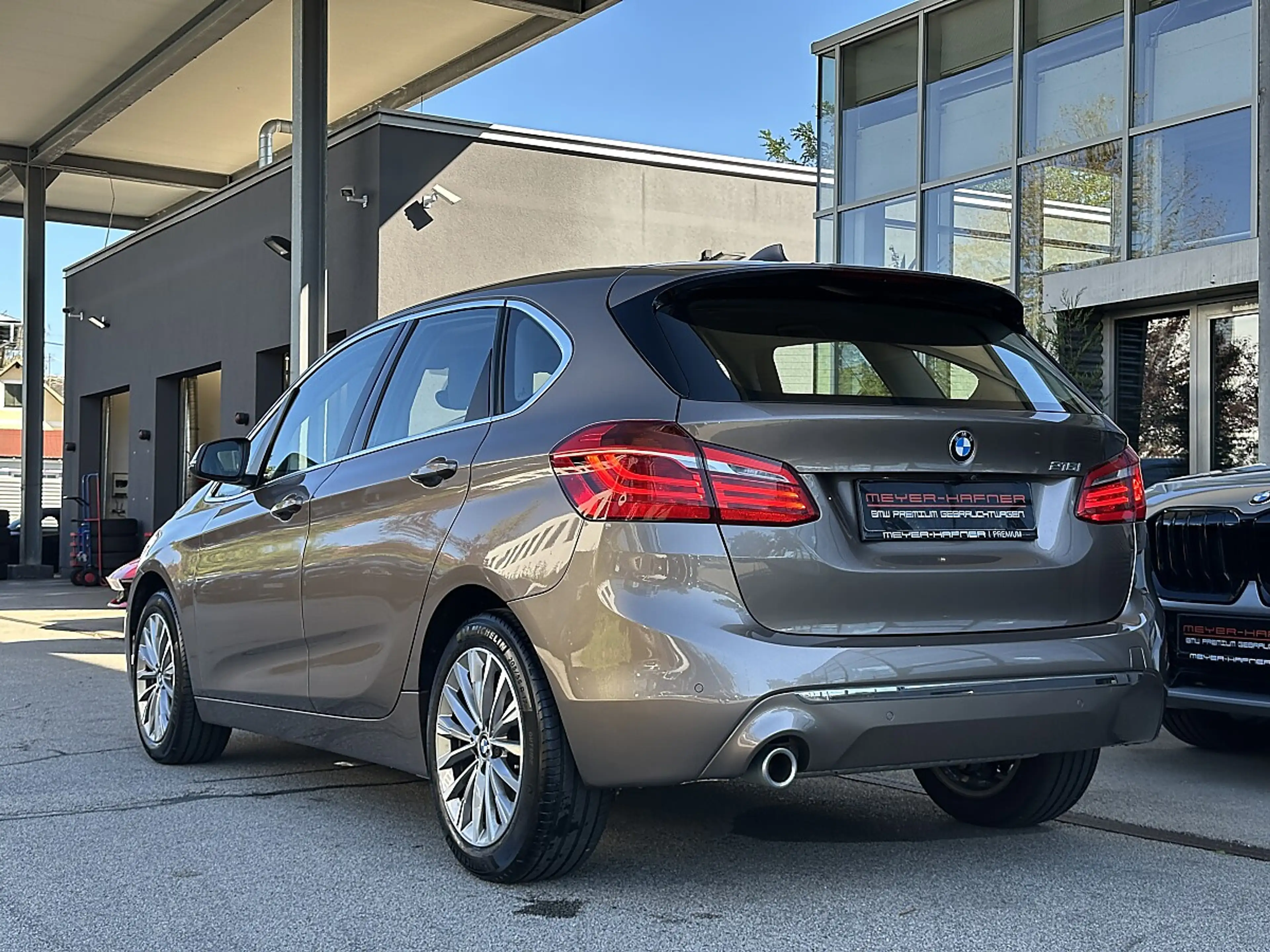 BMW 216 i Active Tourer — photo 8