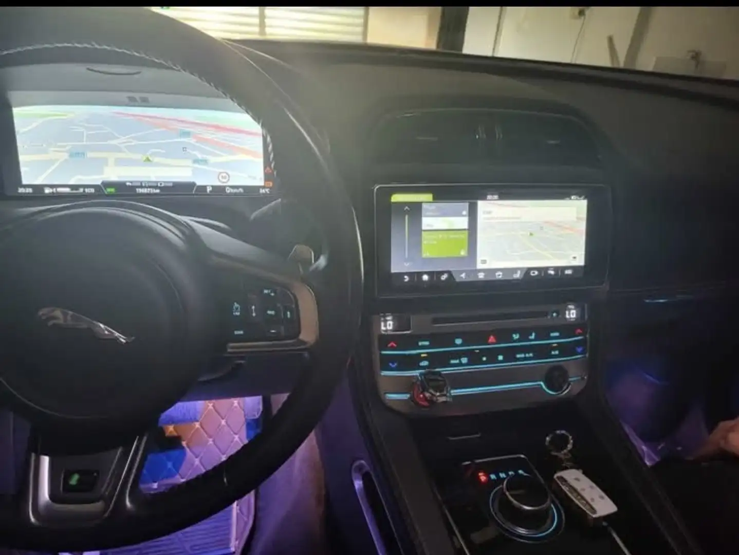 Jaguar F-Pace 2.0d i4 R-Sport awd 180cv auto my18 - 1