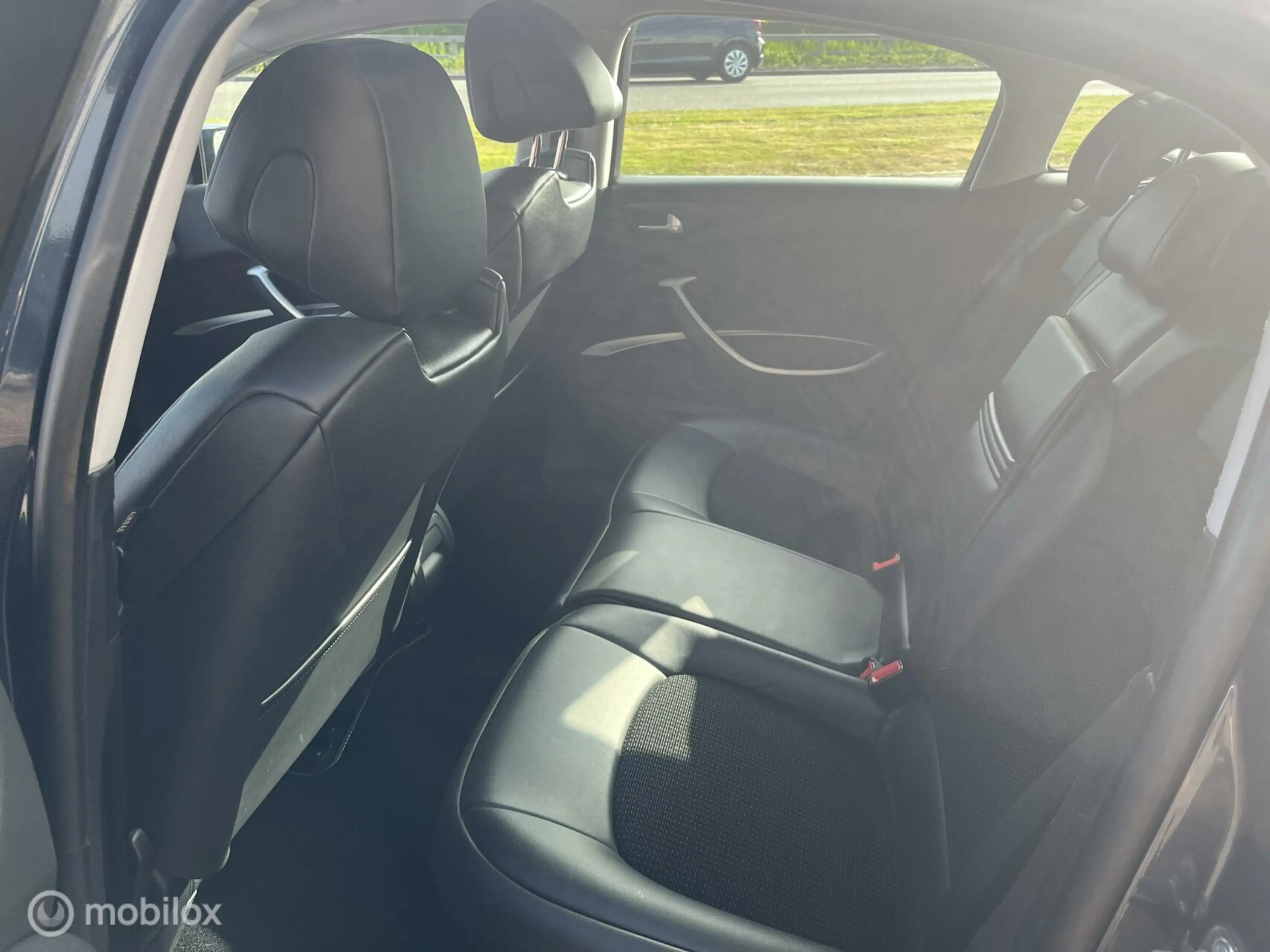 Citroen C5 1.6 THP Business 120pk Automaat Schuifdak — photo 11