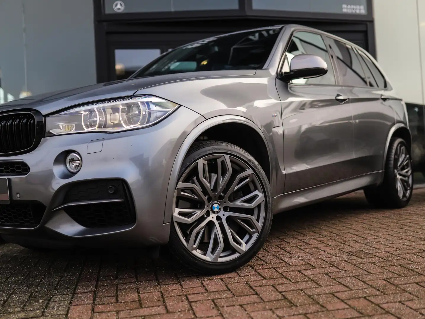 BMW X5 M50d | Trekhaak | HUD | Pano | Stuurverwarming | H Grau - 2