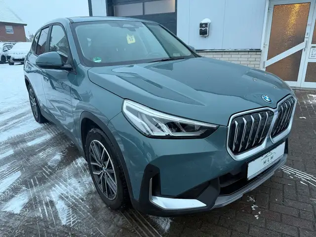 BMW iX1 30 xDrive LED PANO AHK Kamera