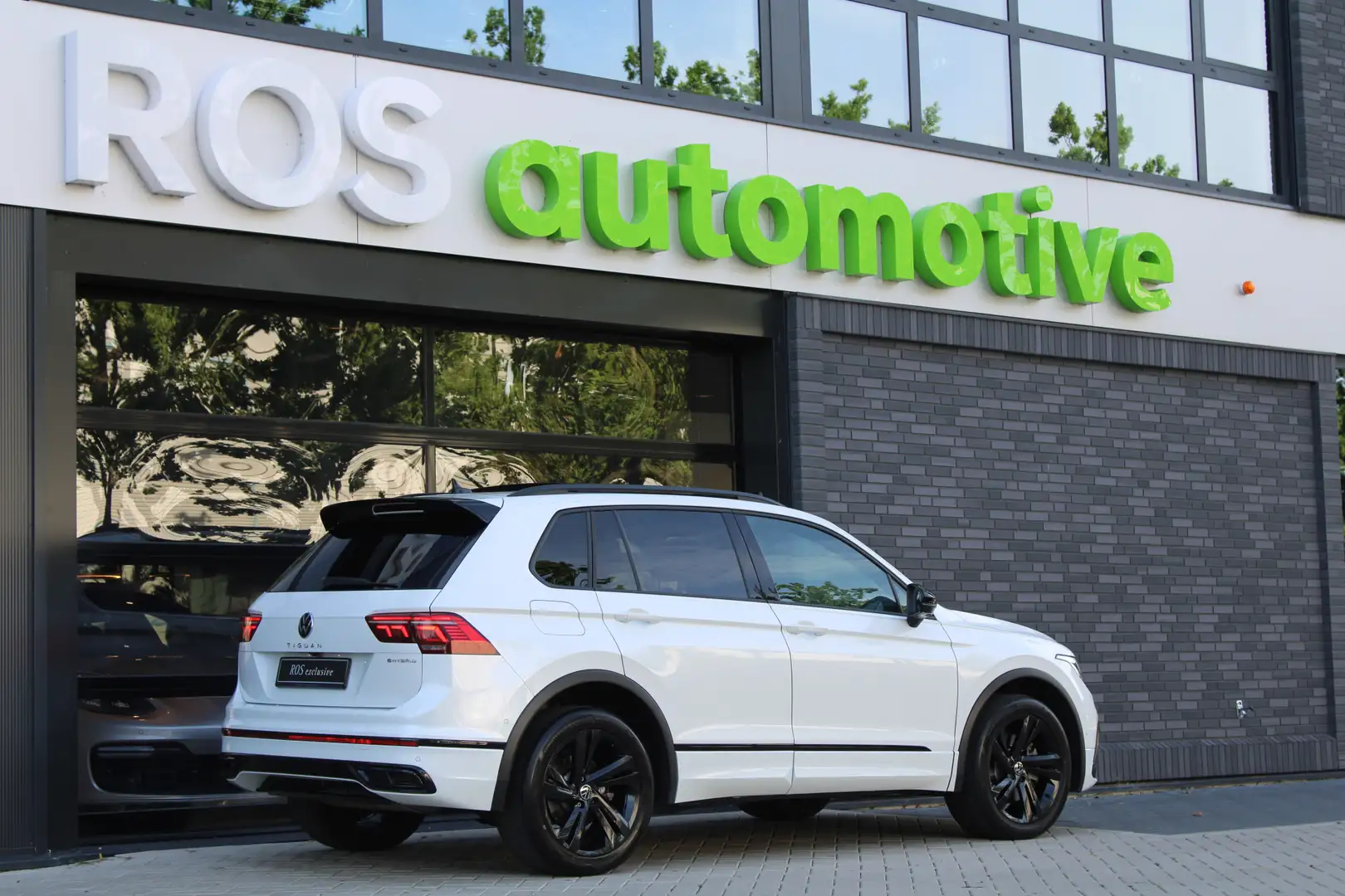 Volkswagen Tiguan 1.4 TSI eHybrid R-Line Business+ | PANO | HUD | 36 Wit - 2