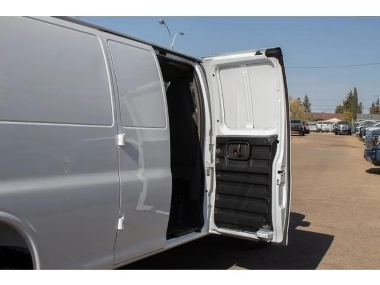 Chevrolet Express 2500 снимка Chevrolet Express 2500