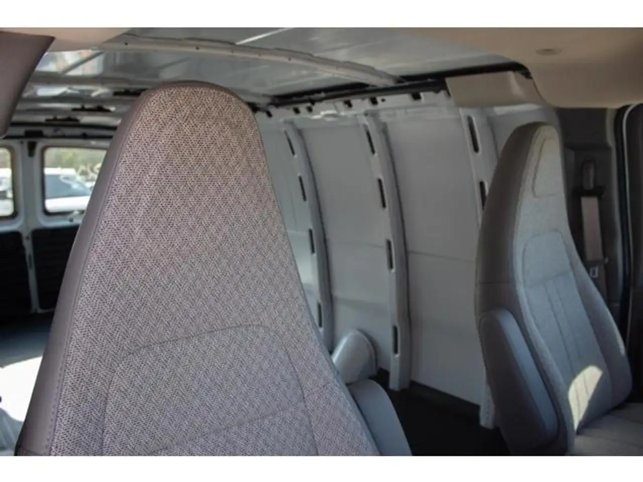 Chevrolet Express 2500 снимка Chevrolet Express 2500