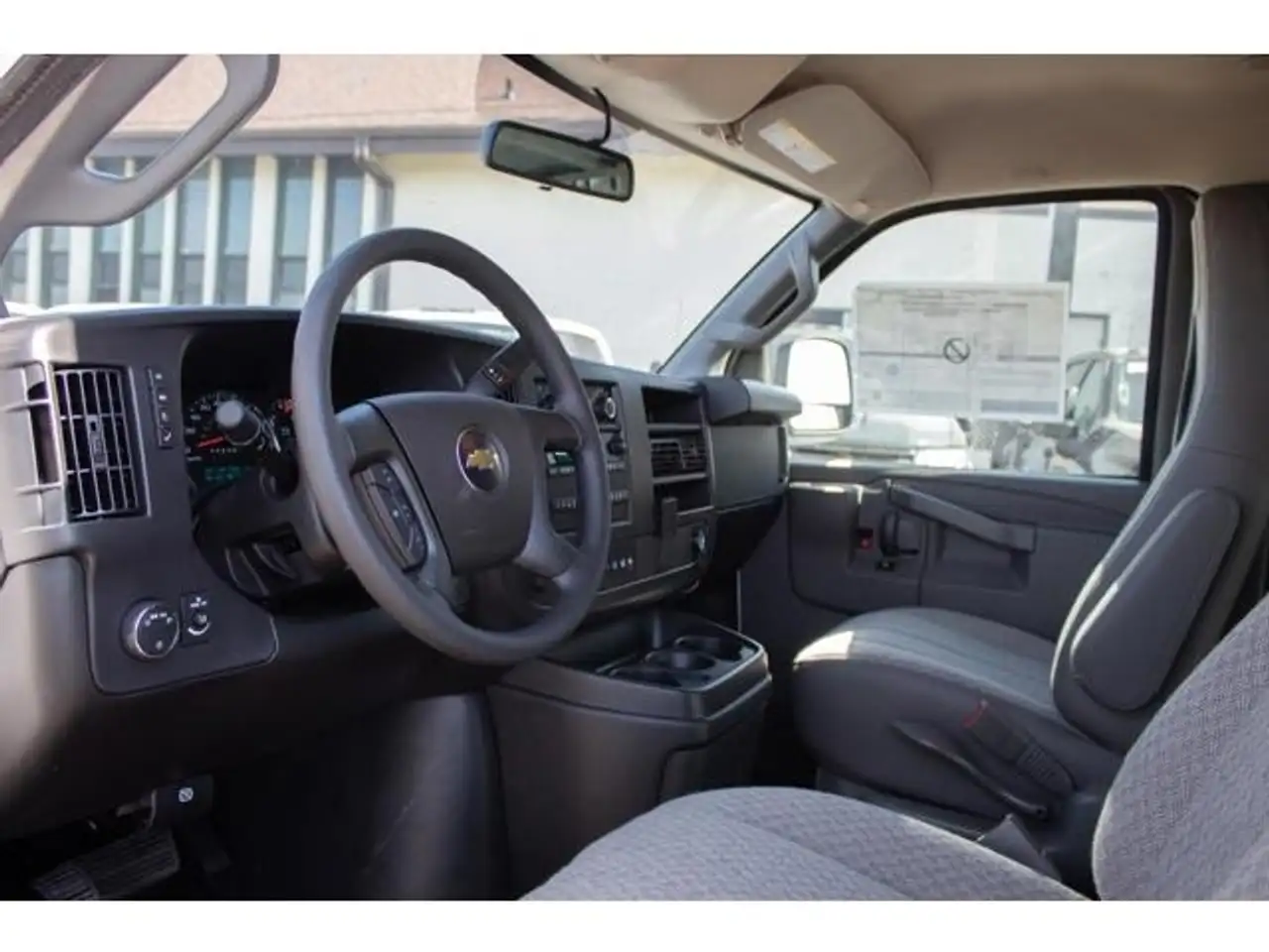 Chevrolet Express 2500 снимка Chevrolet Express 2500