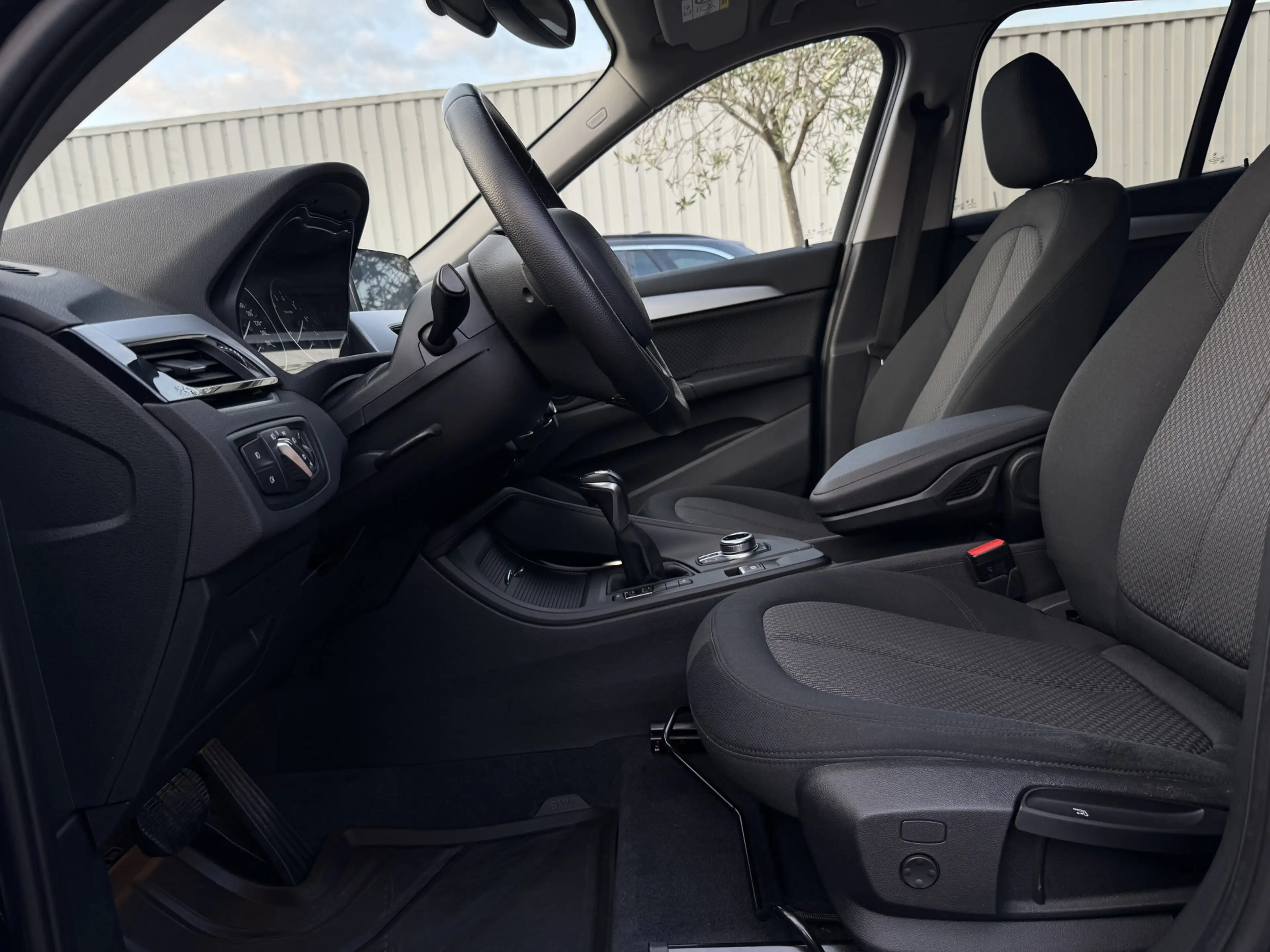 BMW X1 xDrive20i Executive | 1eEig | NAV | Stoelverw. | X — photo 12