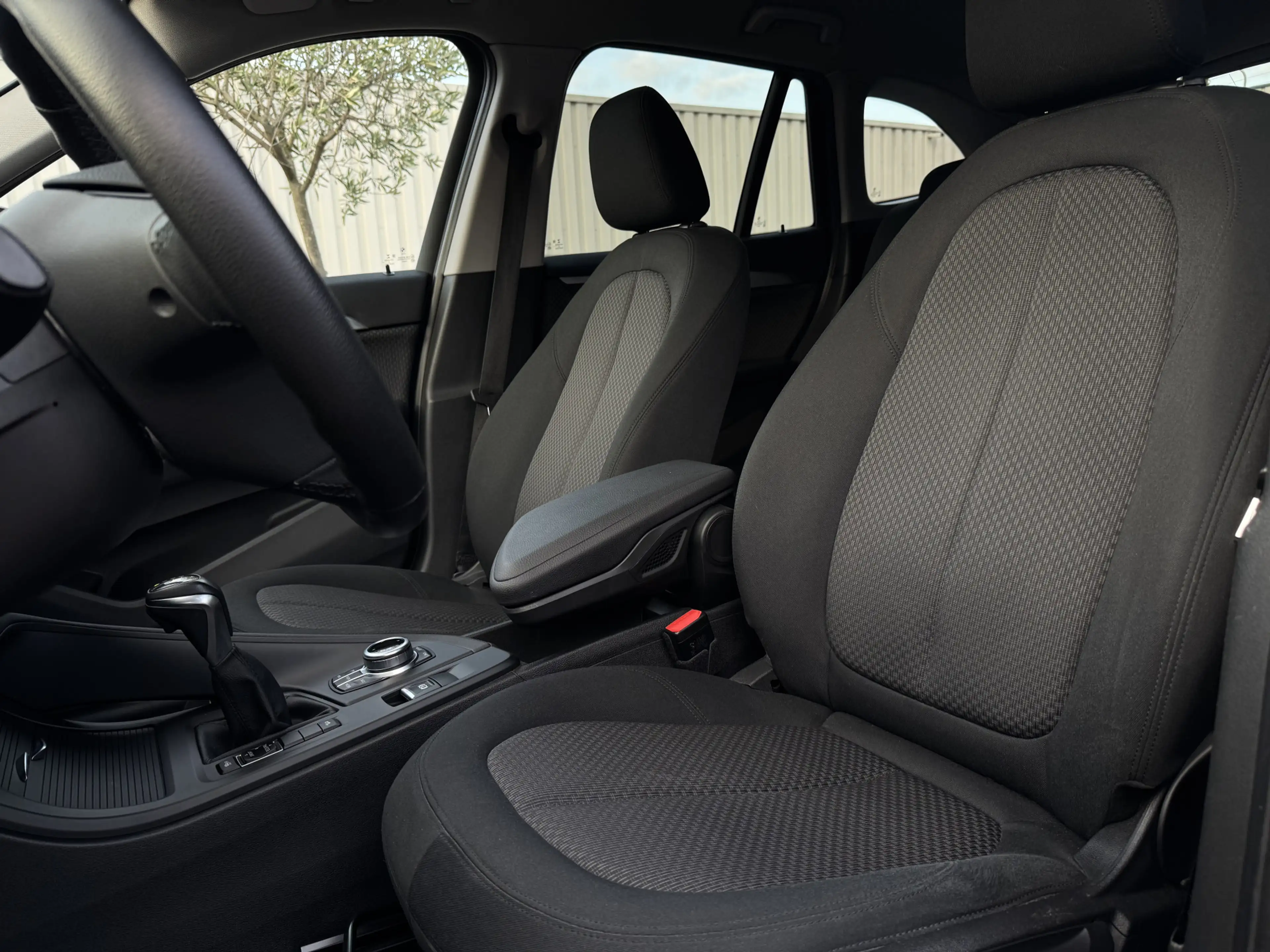 BMW X1 xDrive20i Executive | 1eEig | NAV | Stoelverw. | X — photo 37