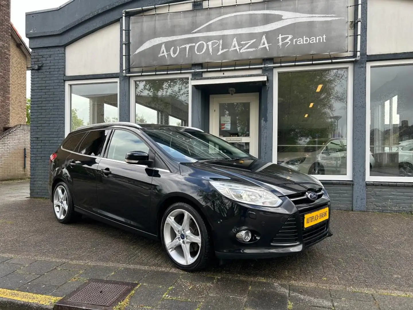 Ford Focus Wagon 1.6 EcoBoost 182 PK/ CRUISE/ CLIMA/ PDC/ 18 Zwart - 2