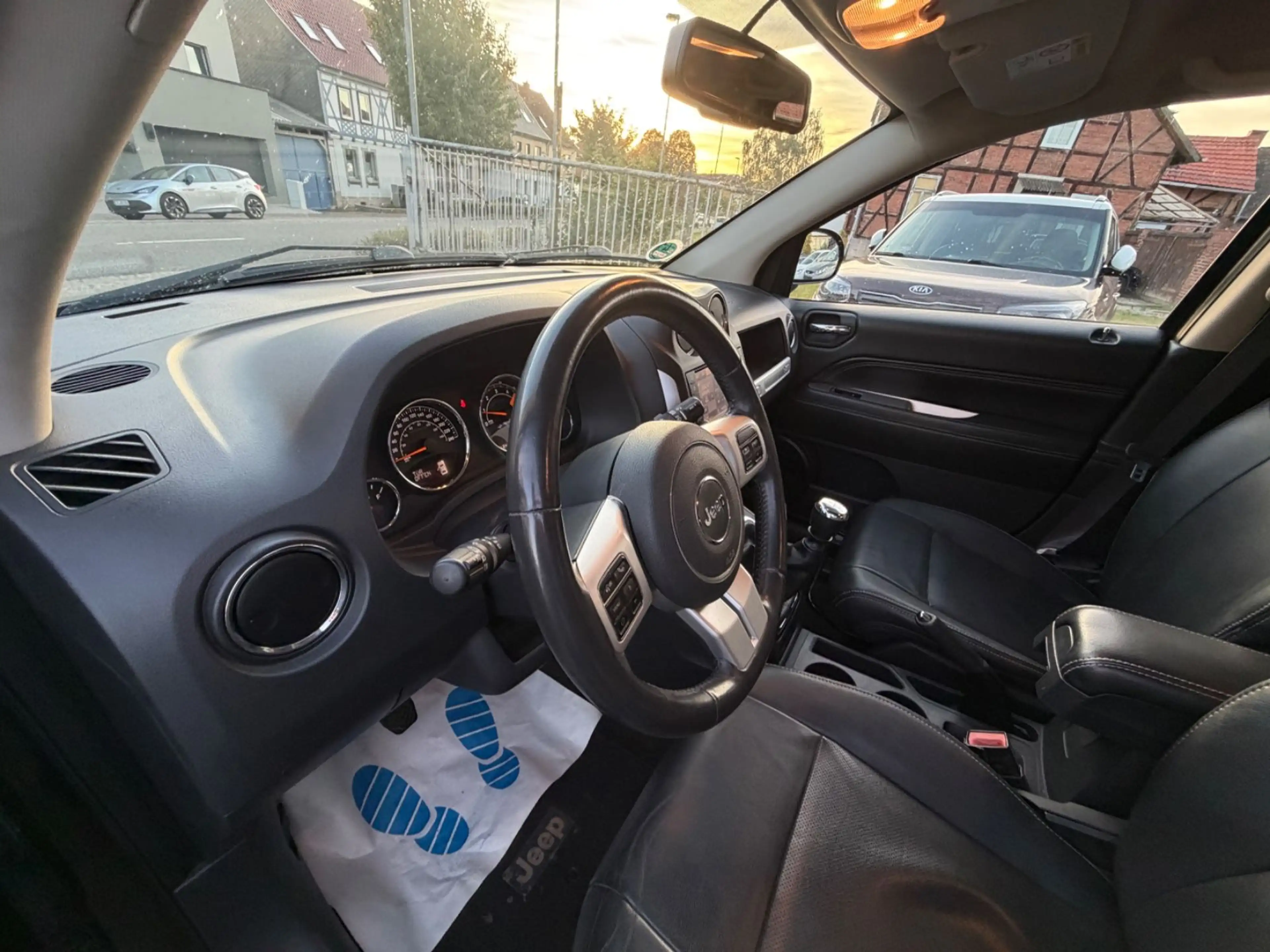 Jeep Compass Limited 4x4 AHK LEDER NAVI Kamera XENON — photo 14