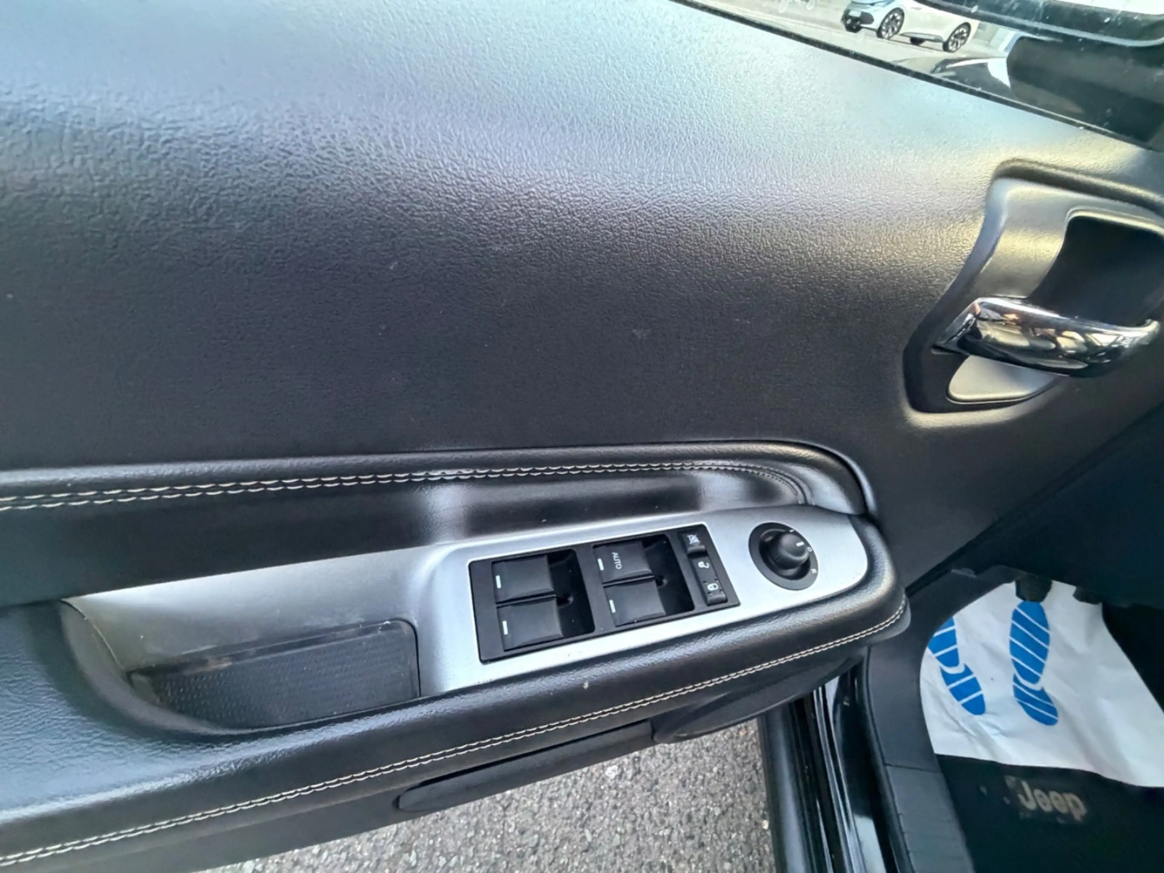 Jeep Compass Limited 4x4 AHK LEDER NAVI Kamera XENON — photo 13