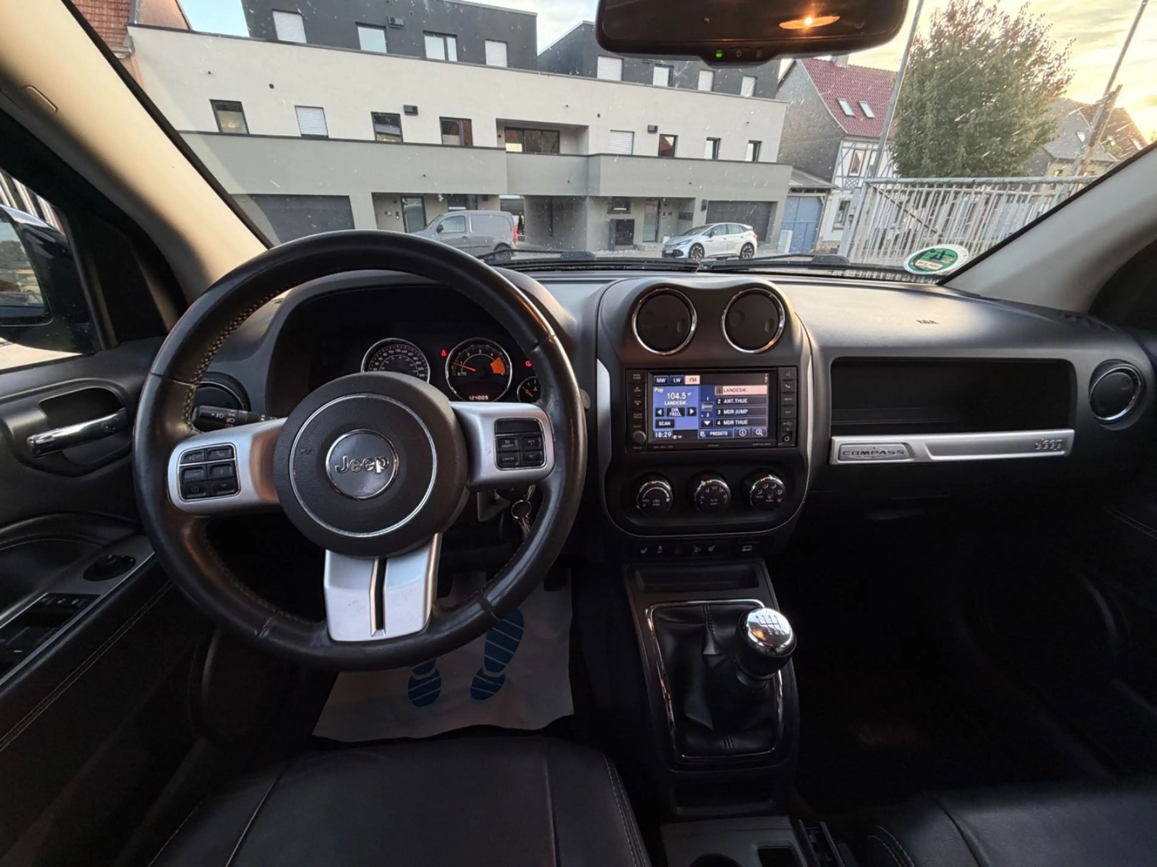 Jeep Compass Limited 4x4 AHK LEDER NAVI Kamera XENON — photo 10