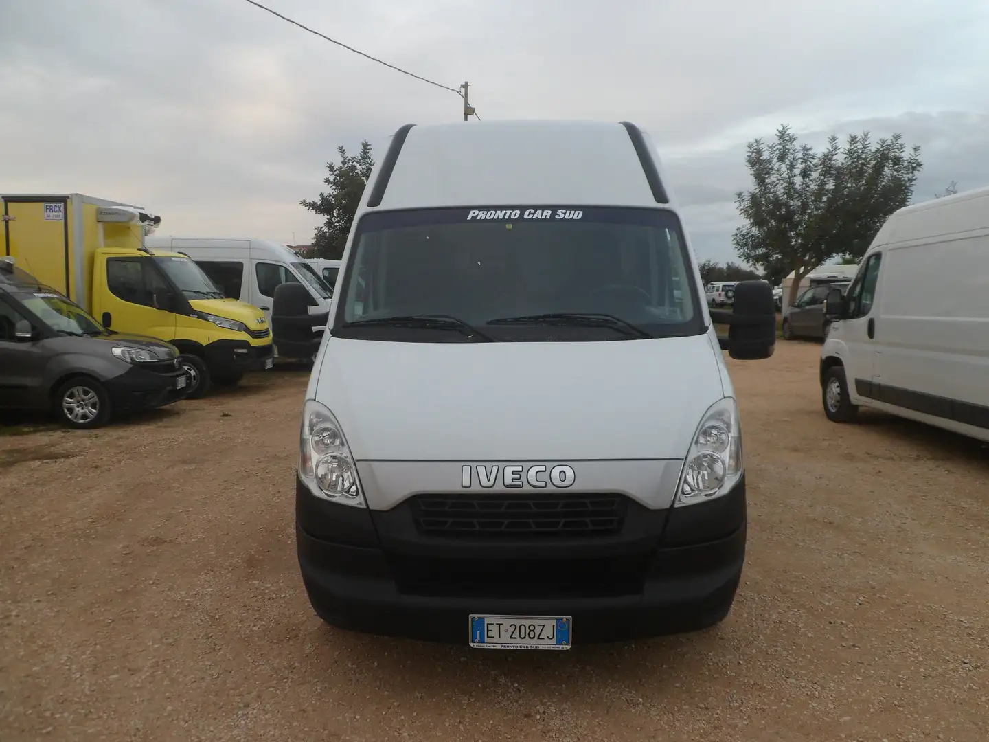 Iveco Daily 35s13 furgone medio alto Bianco - 2