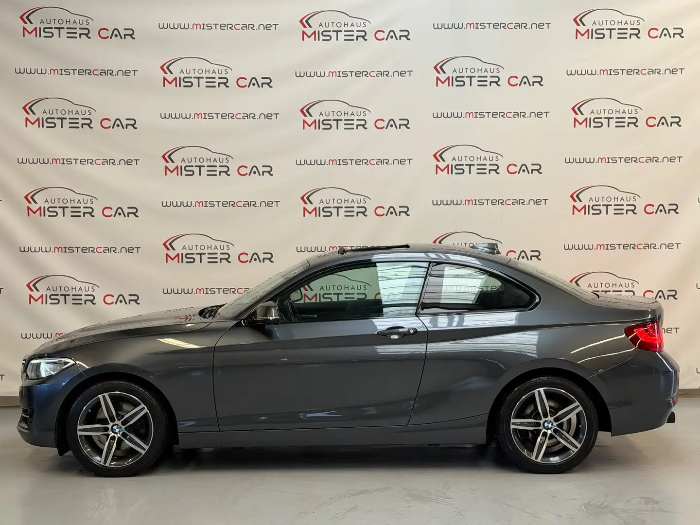 BMW 220 i Coupe Sport Line GSHD/NAVI/LEDER/SPUR/HIFI Grau - 2
