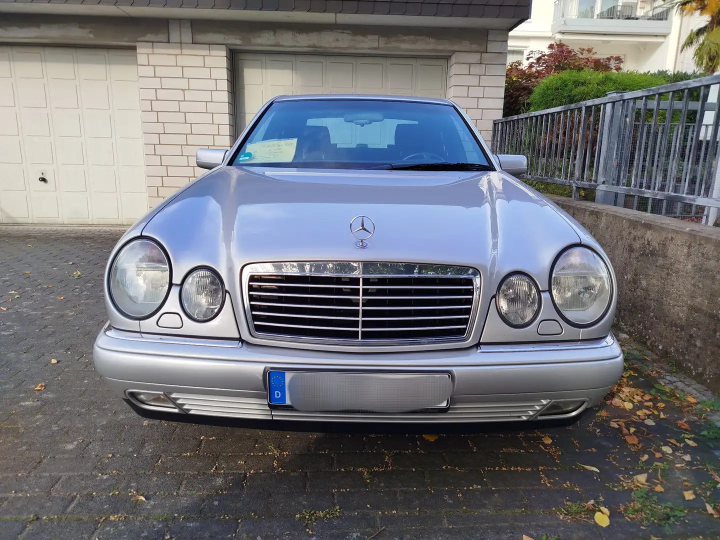 Mercedes-Benz E 230 Avantgarde Youngtimer Oldtimer Top Zustand Silber - 1
