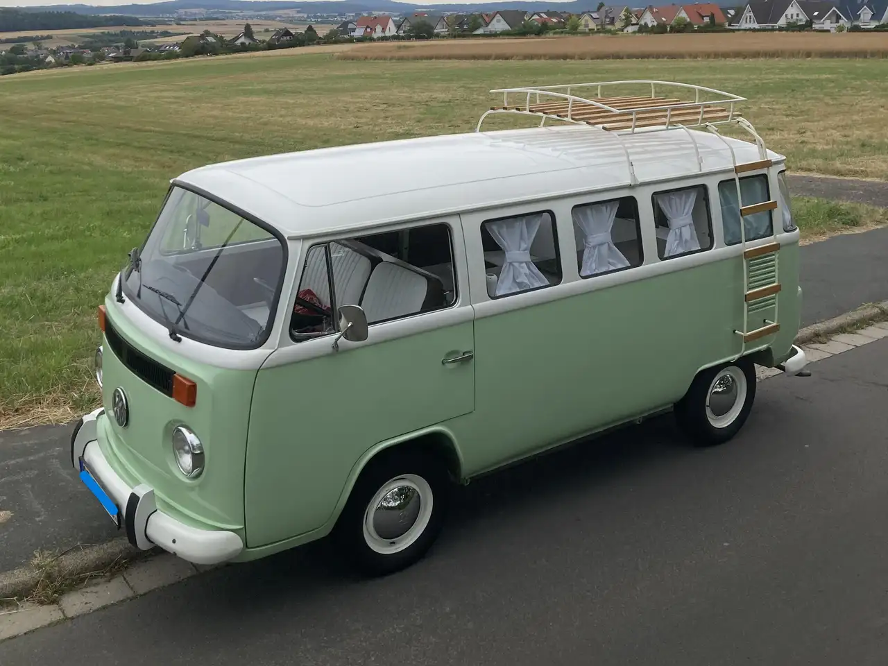 Volkswagen T2b-Bulli-Camper, foto 1