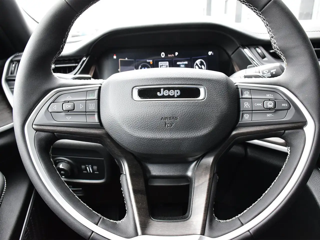 Jeep Grand Cherokee снимка Jeep Grand Cherokee
