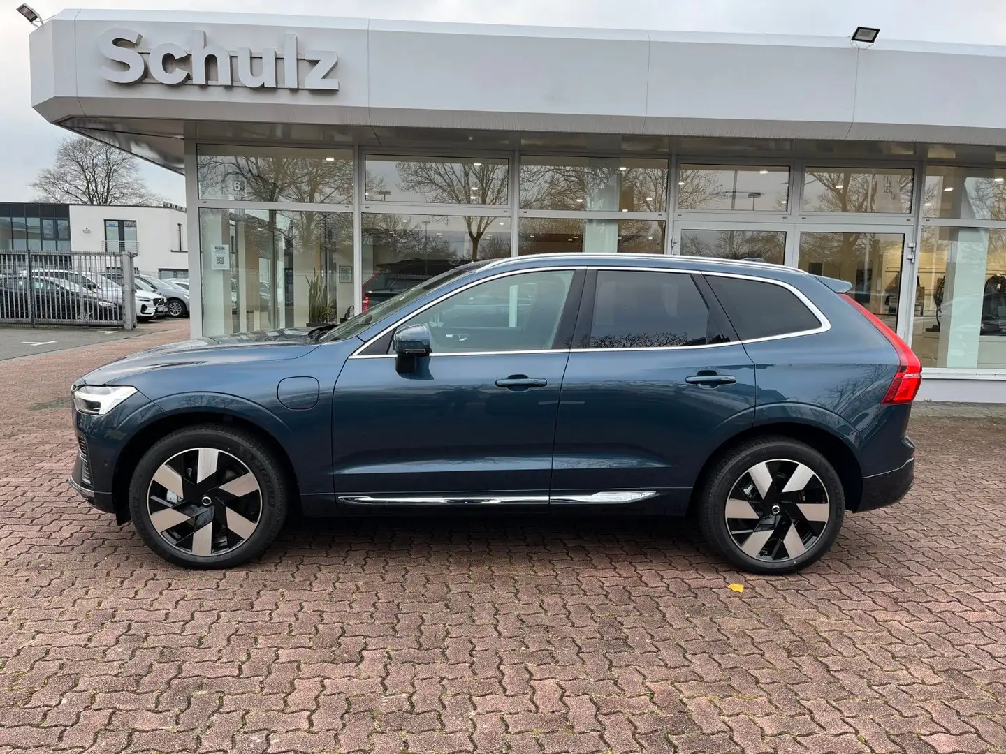 Volvo XC60 T6 Plug-in Hybrid AWD Plus Bright Blau - 1