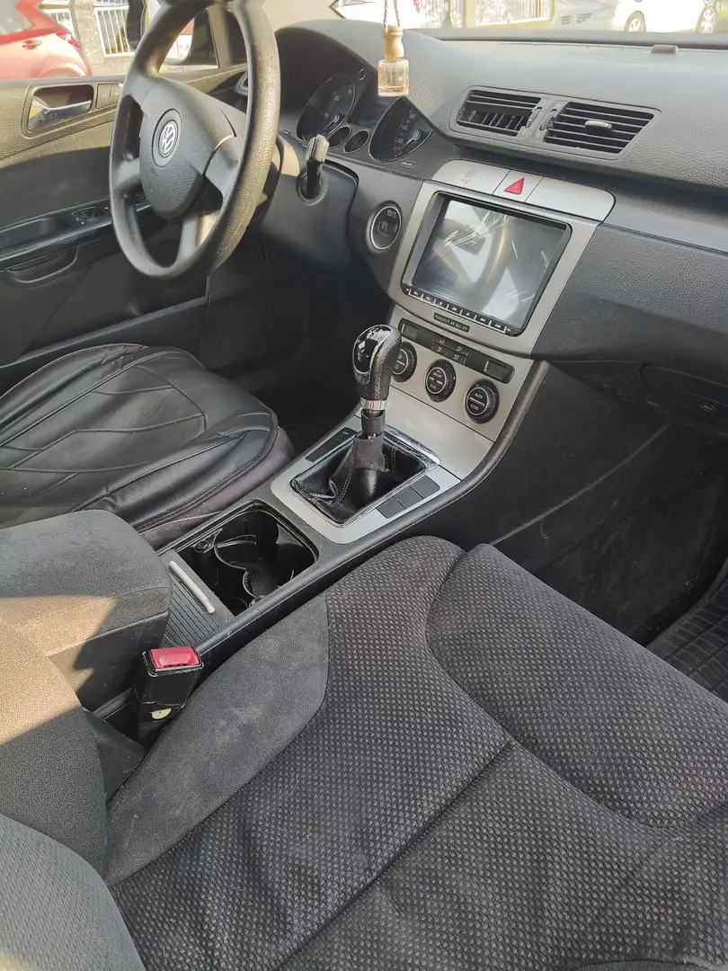 Volkswagen Passat 2.0 TDI Familie Wagen - 2