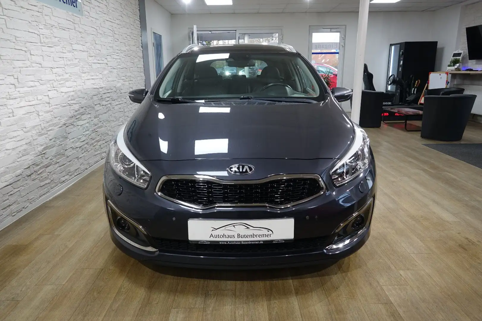 Kia Ceed SW / cee'd SW Ceed Sportswagon Platinum Edition Auto. Pano AHK Grau - 2