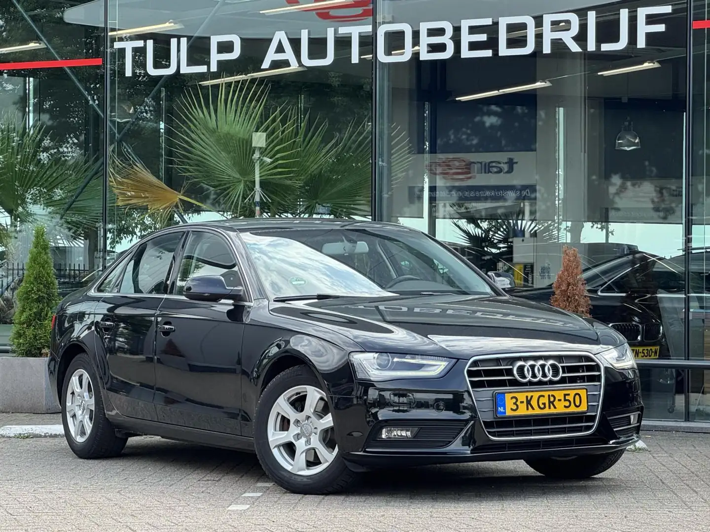 Audi A4 Limousine 1.8 TFSI Business Edition 2013 Navi Clim Zwart - 2