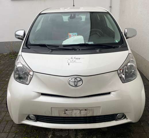 Imagine Toyota iQ IQ 1.33 Multidrive +