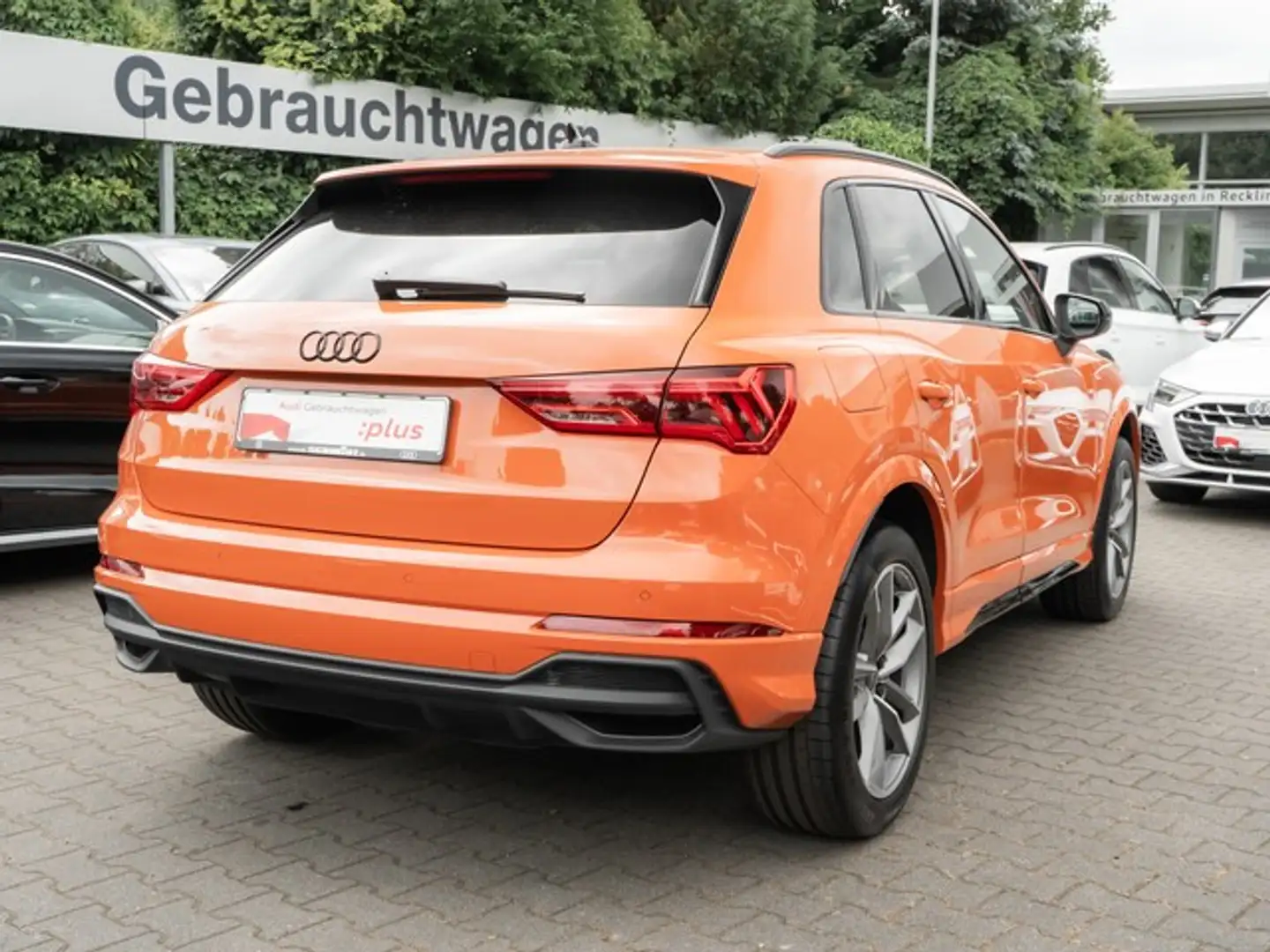 Audi Q3 35 TFSI S line LM19 LED AHK Sportsitze Orange - 2