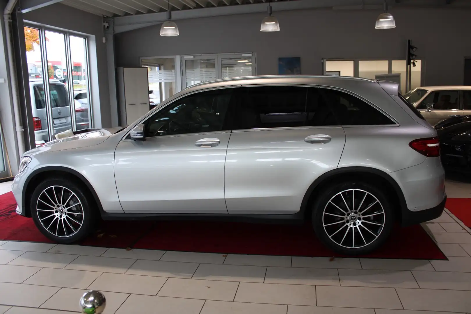 Mercedes-Benz GLC 220 d 4Matic AMG LINE Silber - 2