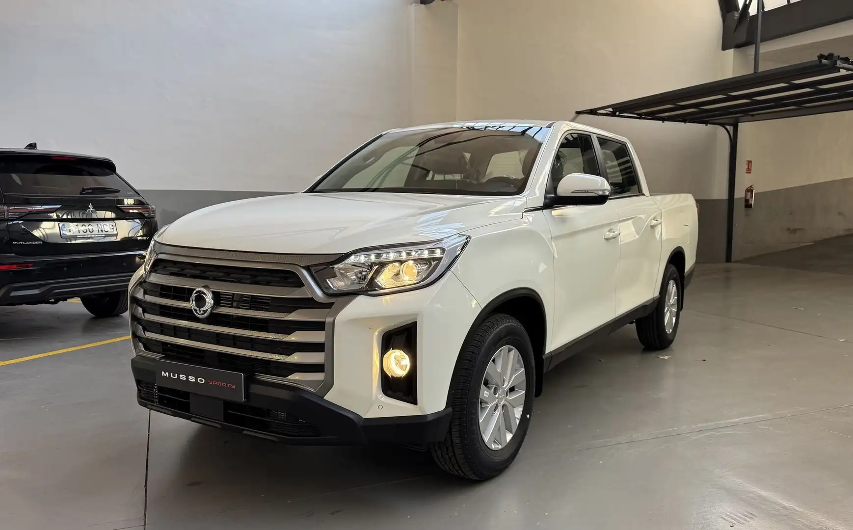 SsangYong Musso Sports D22DTR 4x4 Pro GSR Auto - 1