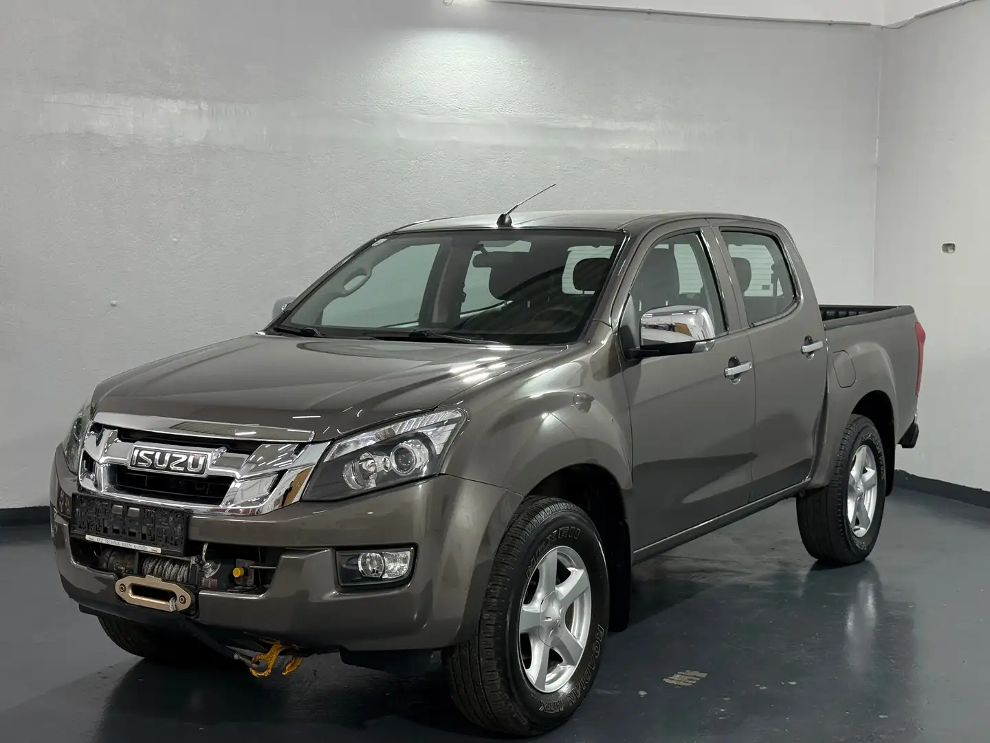 Isuzu D-Max Double Cab 2,5 Premium Grau - 1
