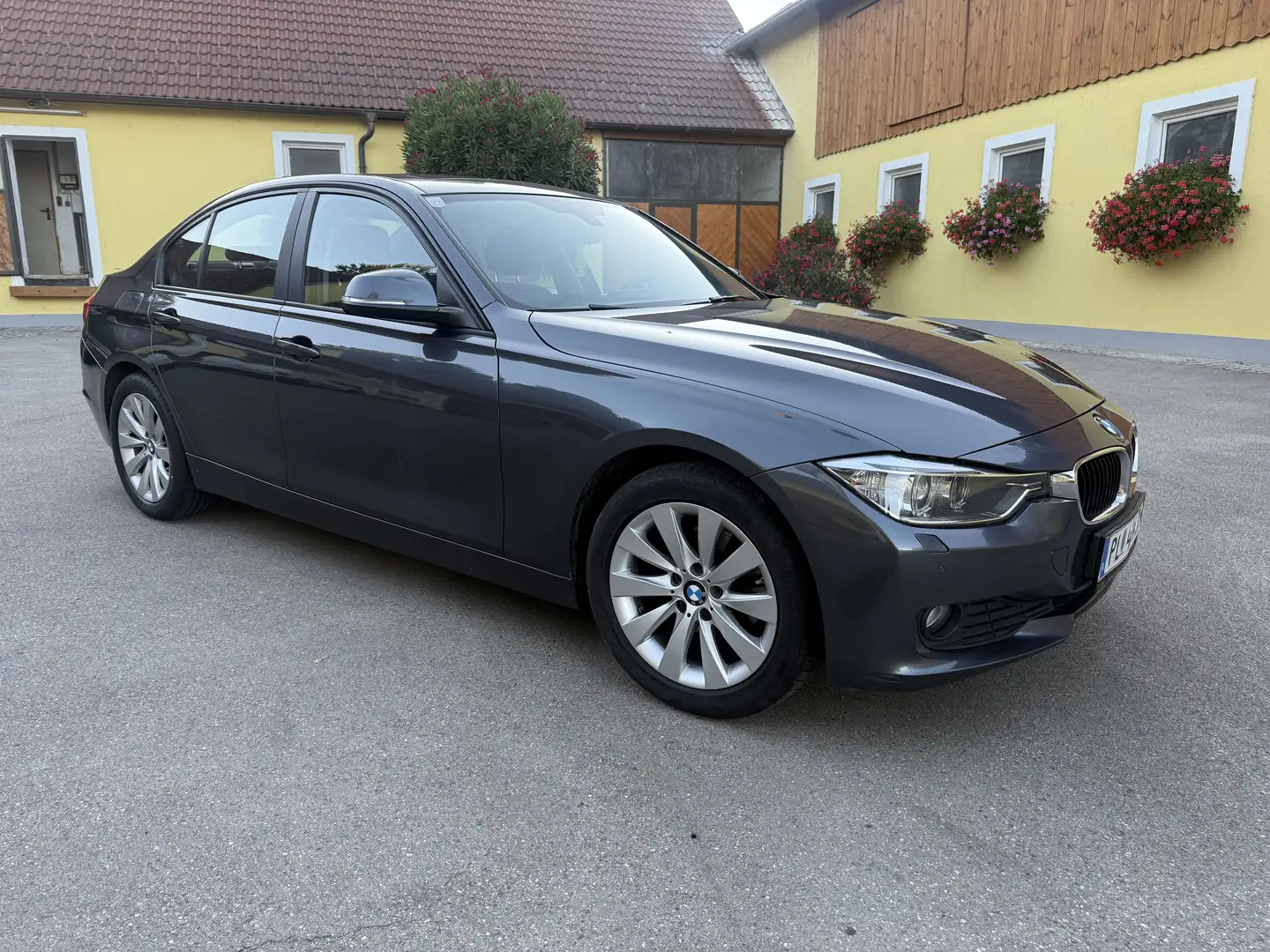 BMW 318 318d Österreich-Paket Aut. - 2