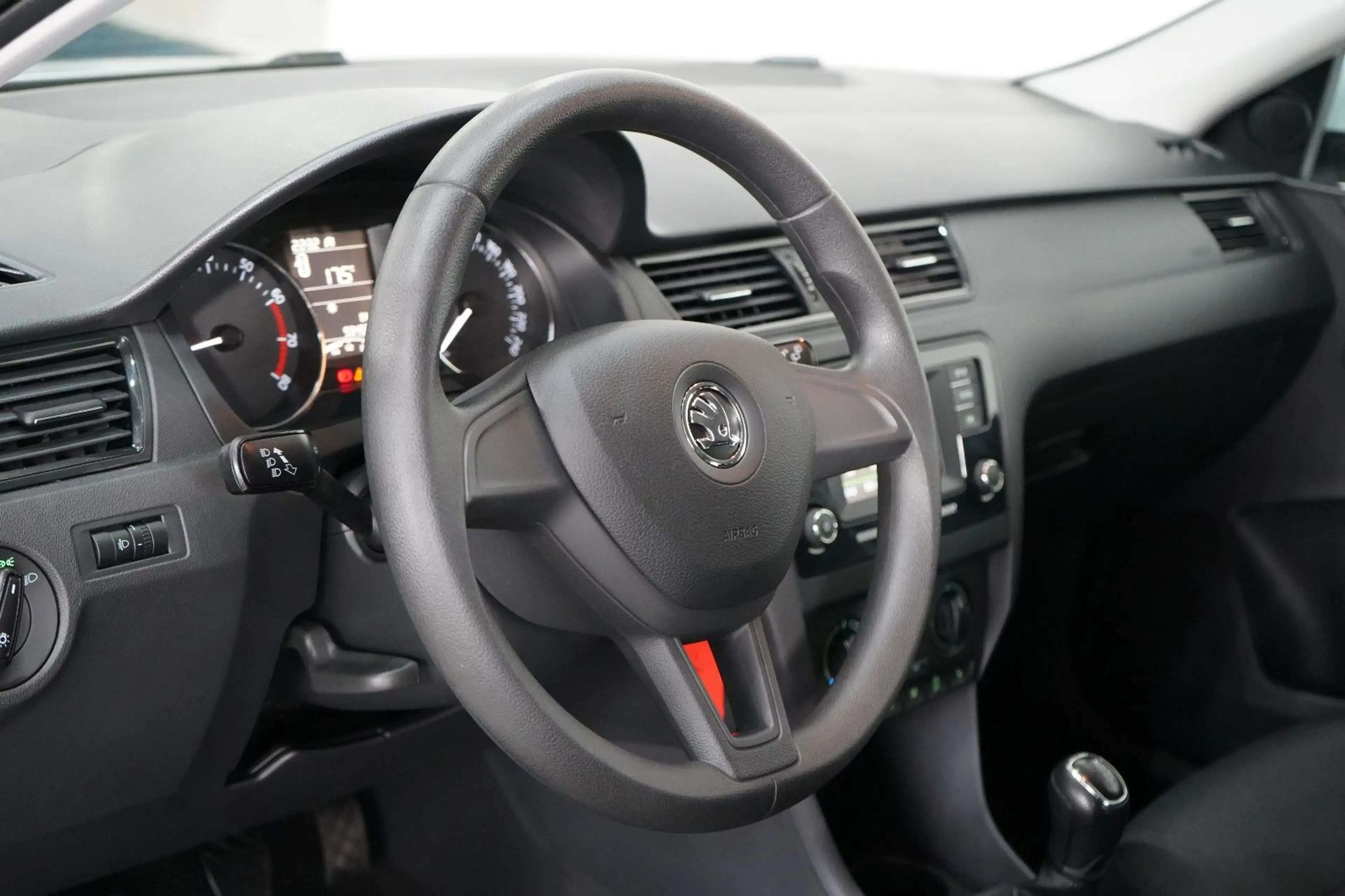 Skoda Rapid/Spaceback Spaceback Cool Edition*PDC*SHZ*KLIMA* — photo 7