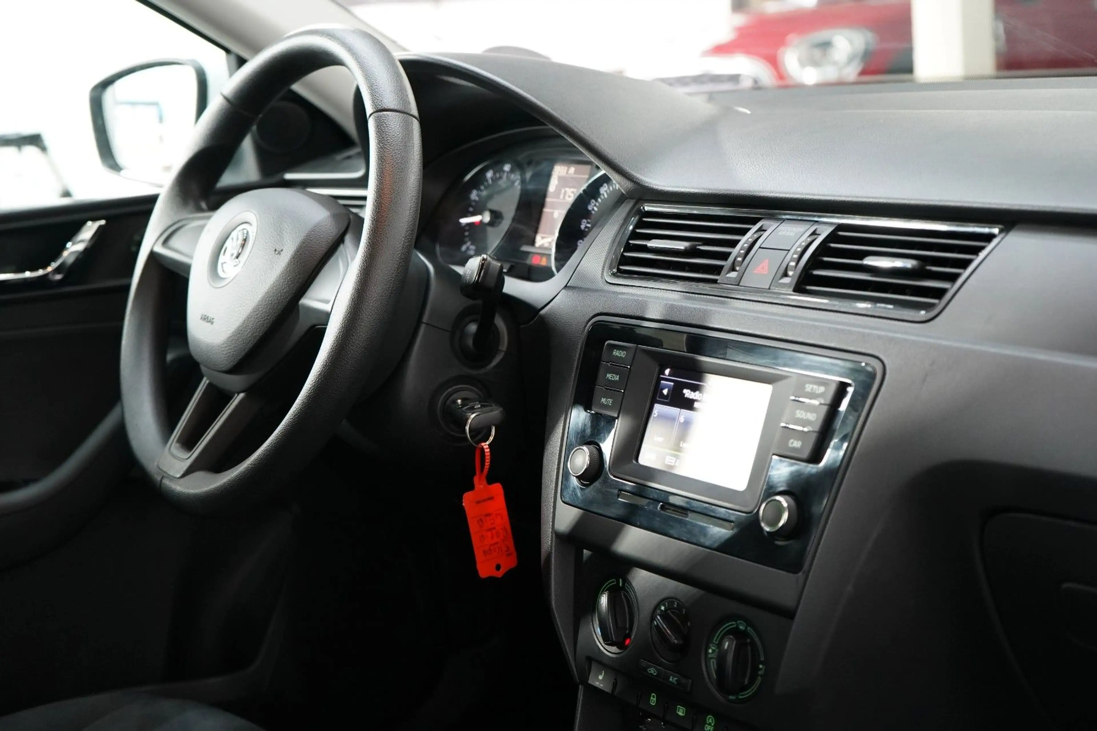 Skoda Rapid/Spaceback Spaceback Cool Edition*PDC*SHZ*KLIMA* — photo 12