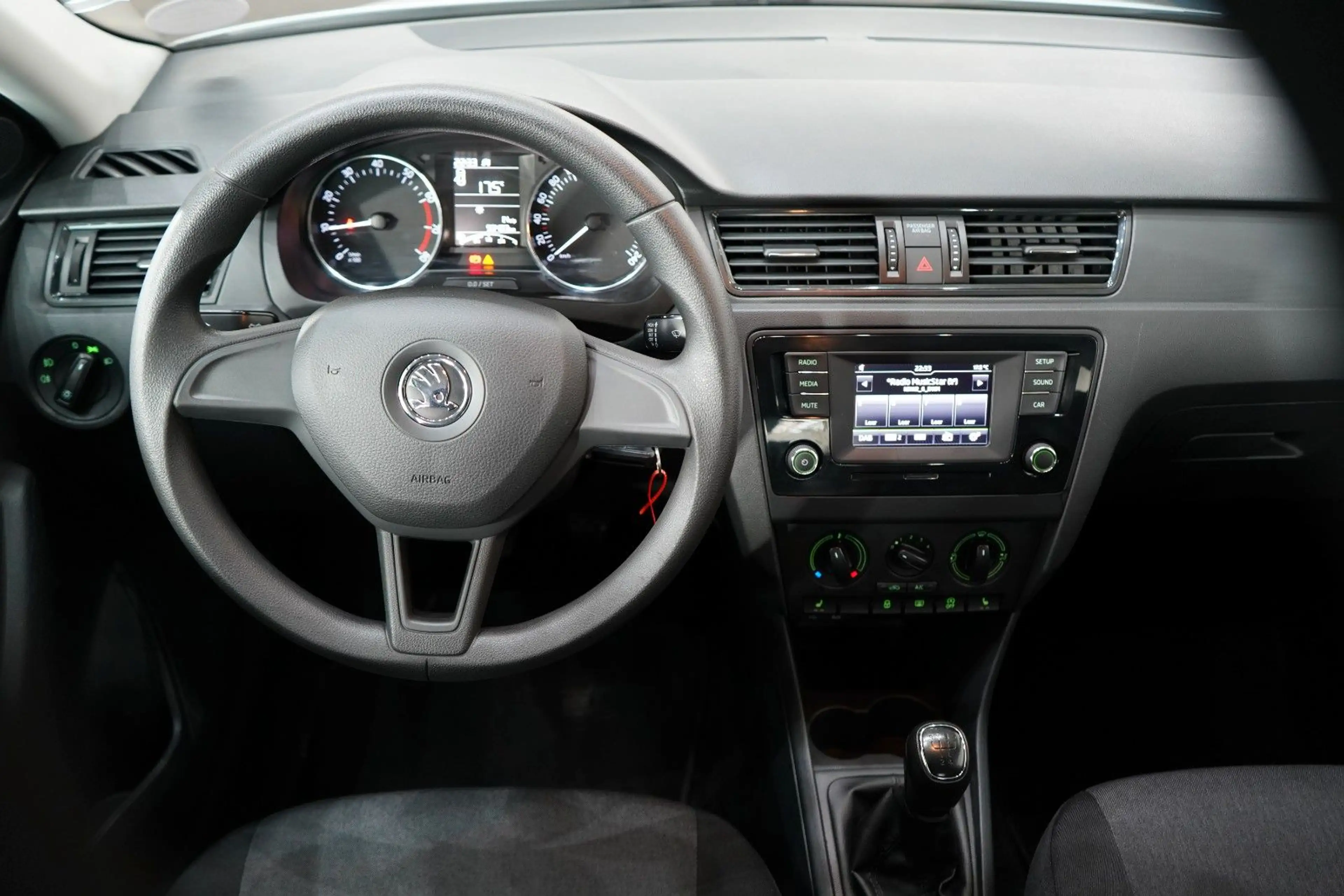 Skoda Rapid/Spaceback Spaceback Cool Edition*PDC*SHZ*KLIMA* — photo 11