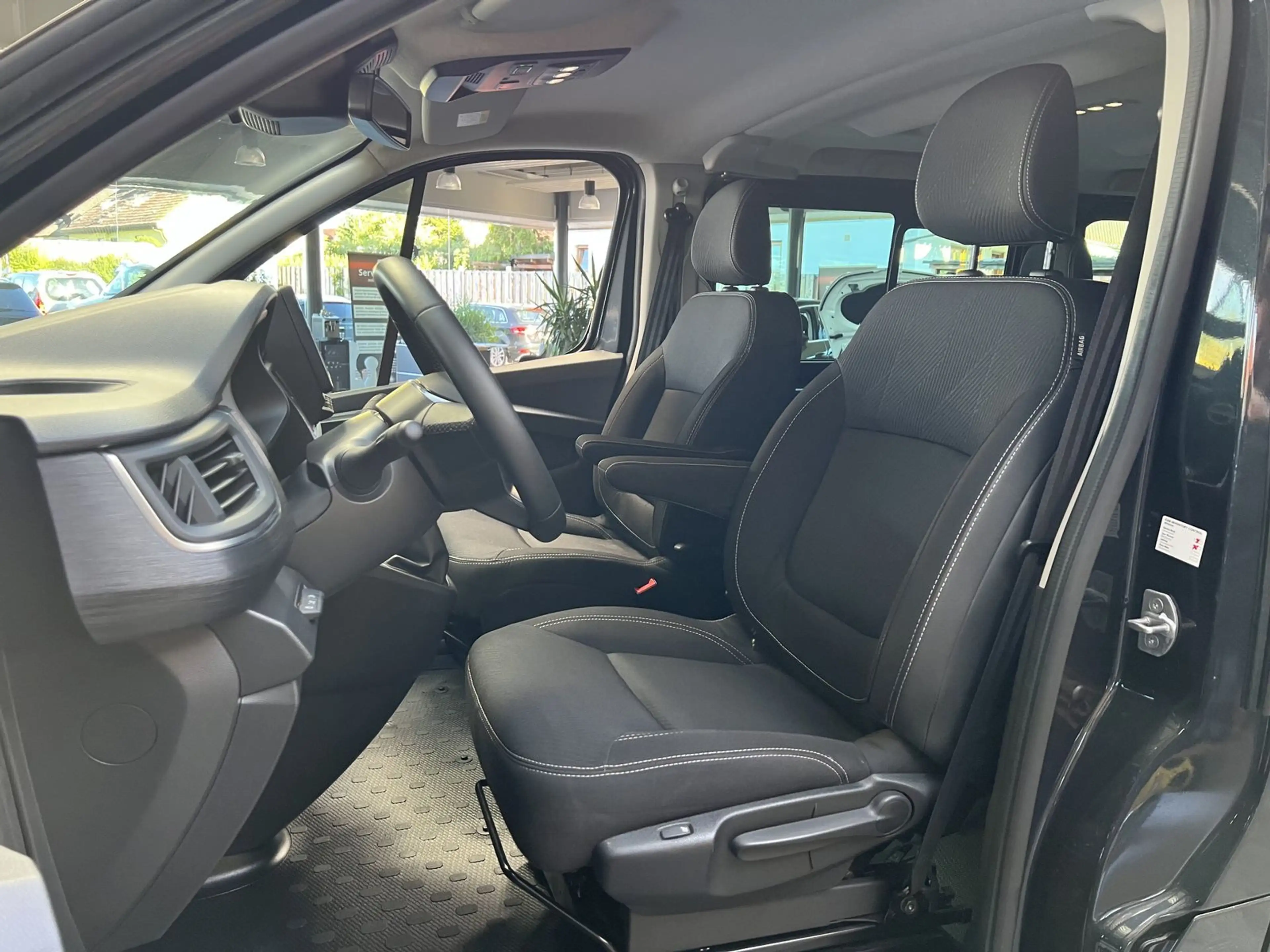Nissan Primastar L1H1 2,8t Tekna Kamera CarPlay 8 Sitze — photo 2