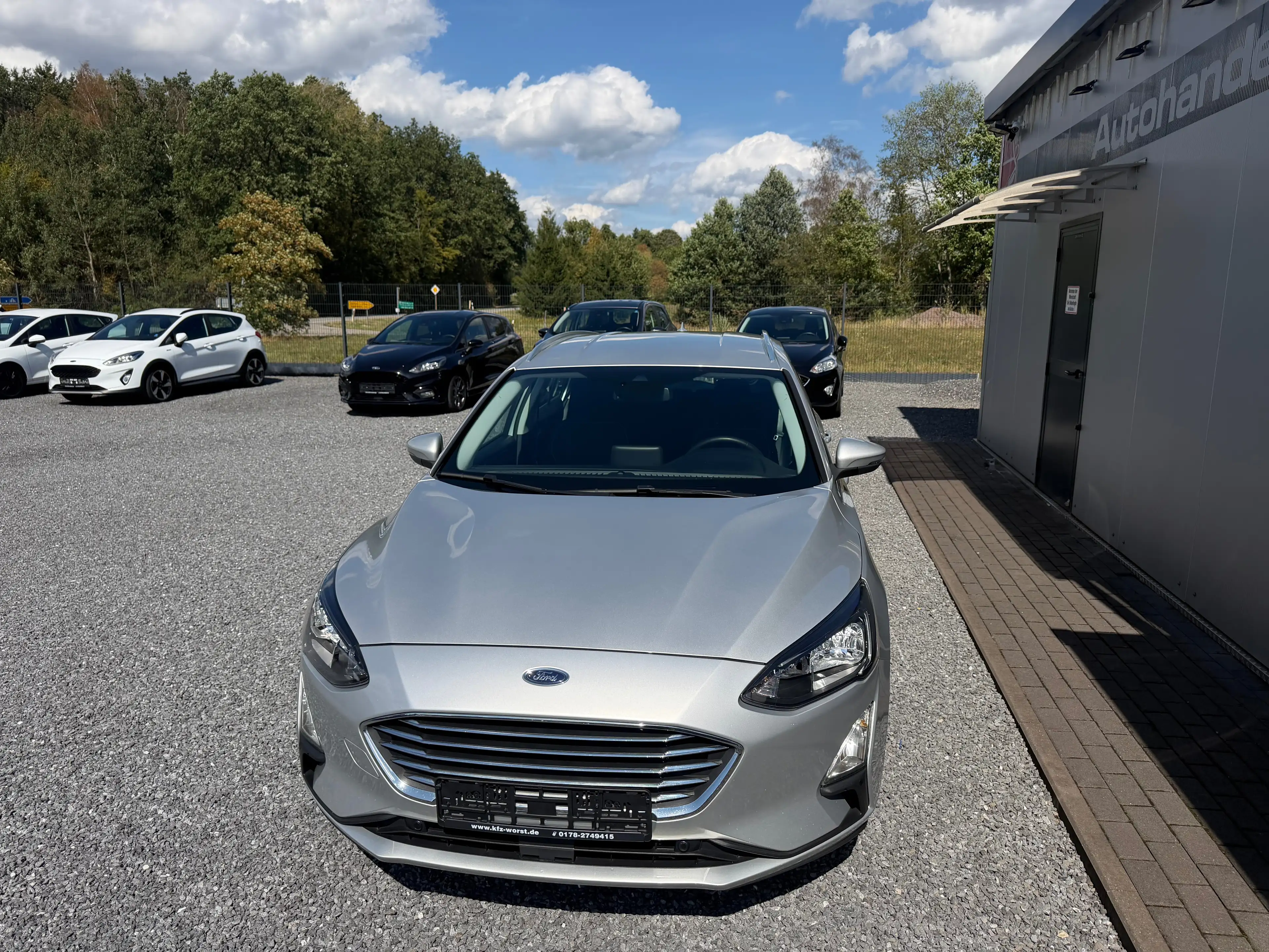 Ford Focus Hybrid-Titanium-Top Ausstattung-Unfallfrei — photo 7