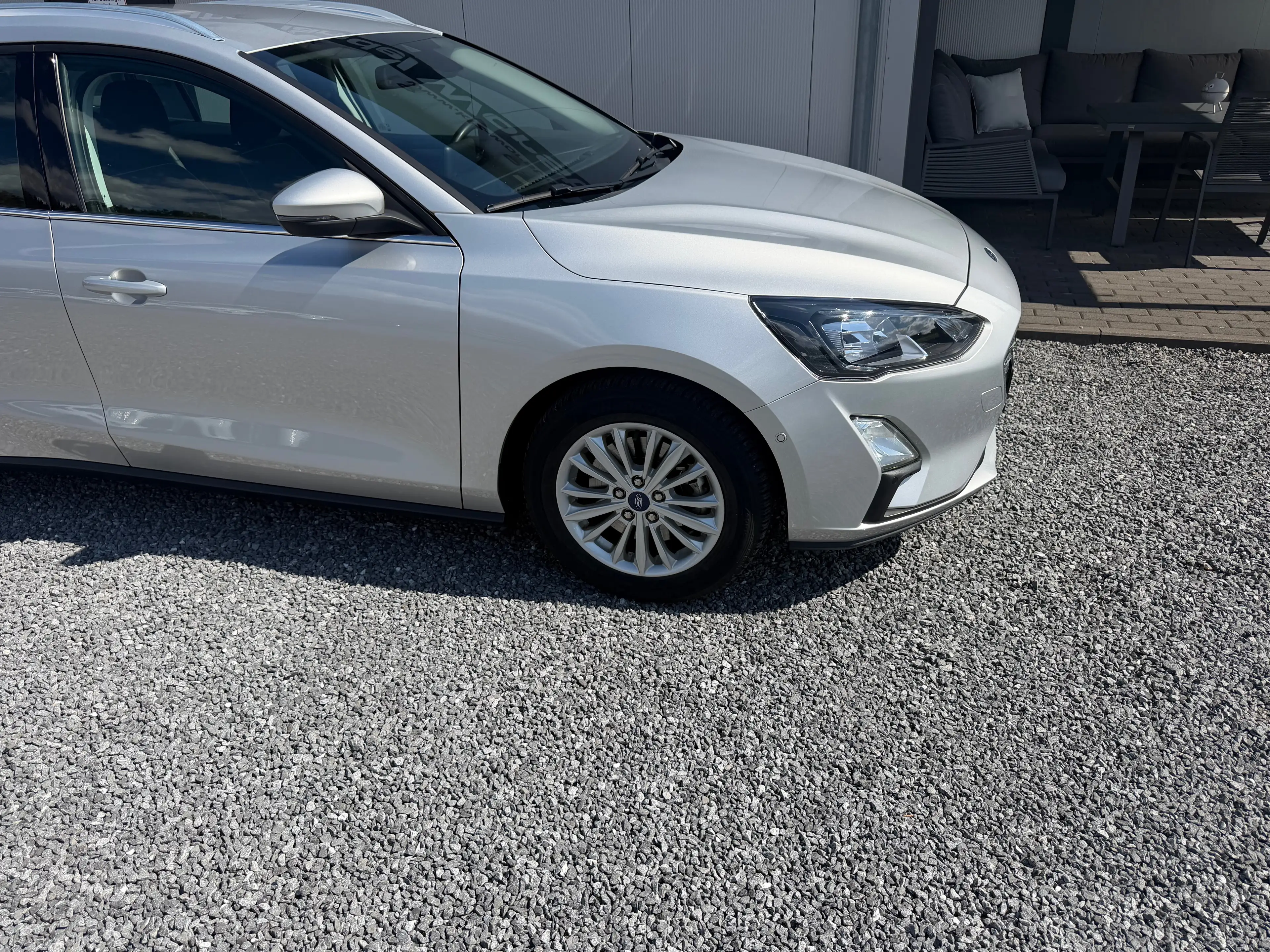 Ford Focus Hybrid-Titanium-Top Ausstattung-Unfallfrei — photo 2