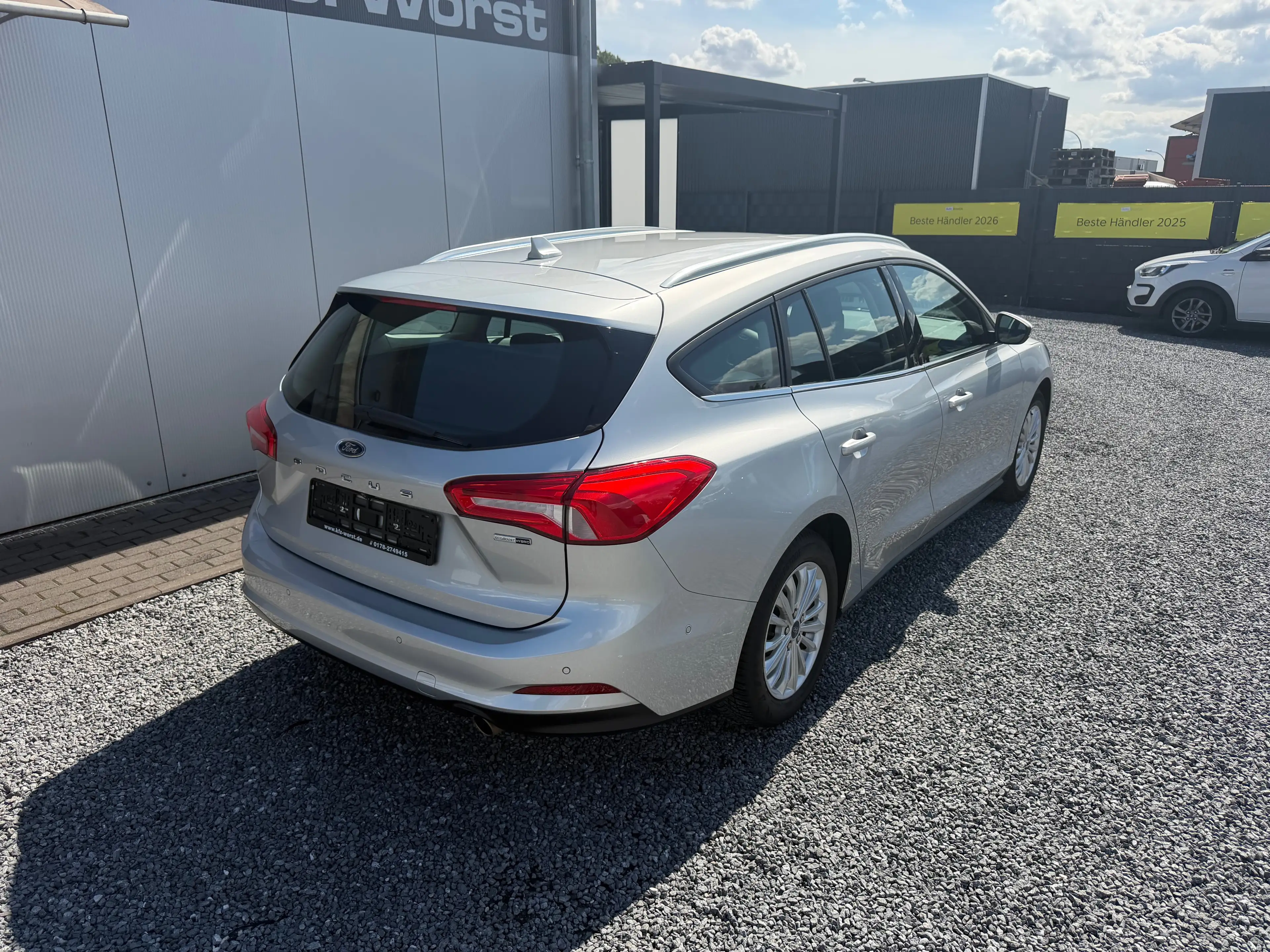 Ford Focus Hybrid-Titanium-Top Ausstattung-Unfallfrei — photo 4