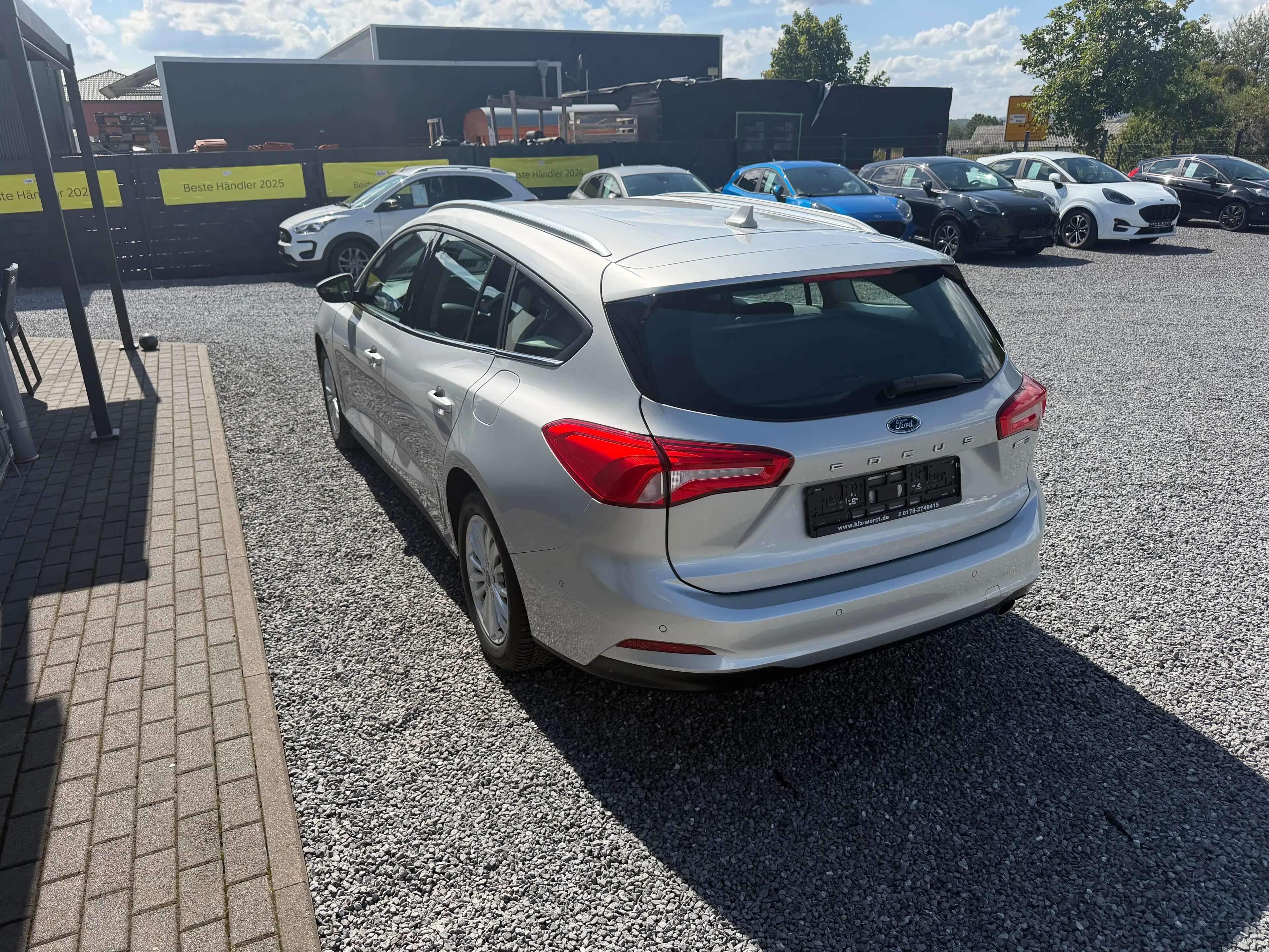 Ford Focus Hybrid-Titanium-Top Ausstattung-Unfallfrei — photo 5