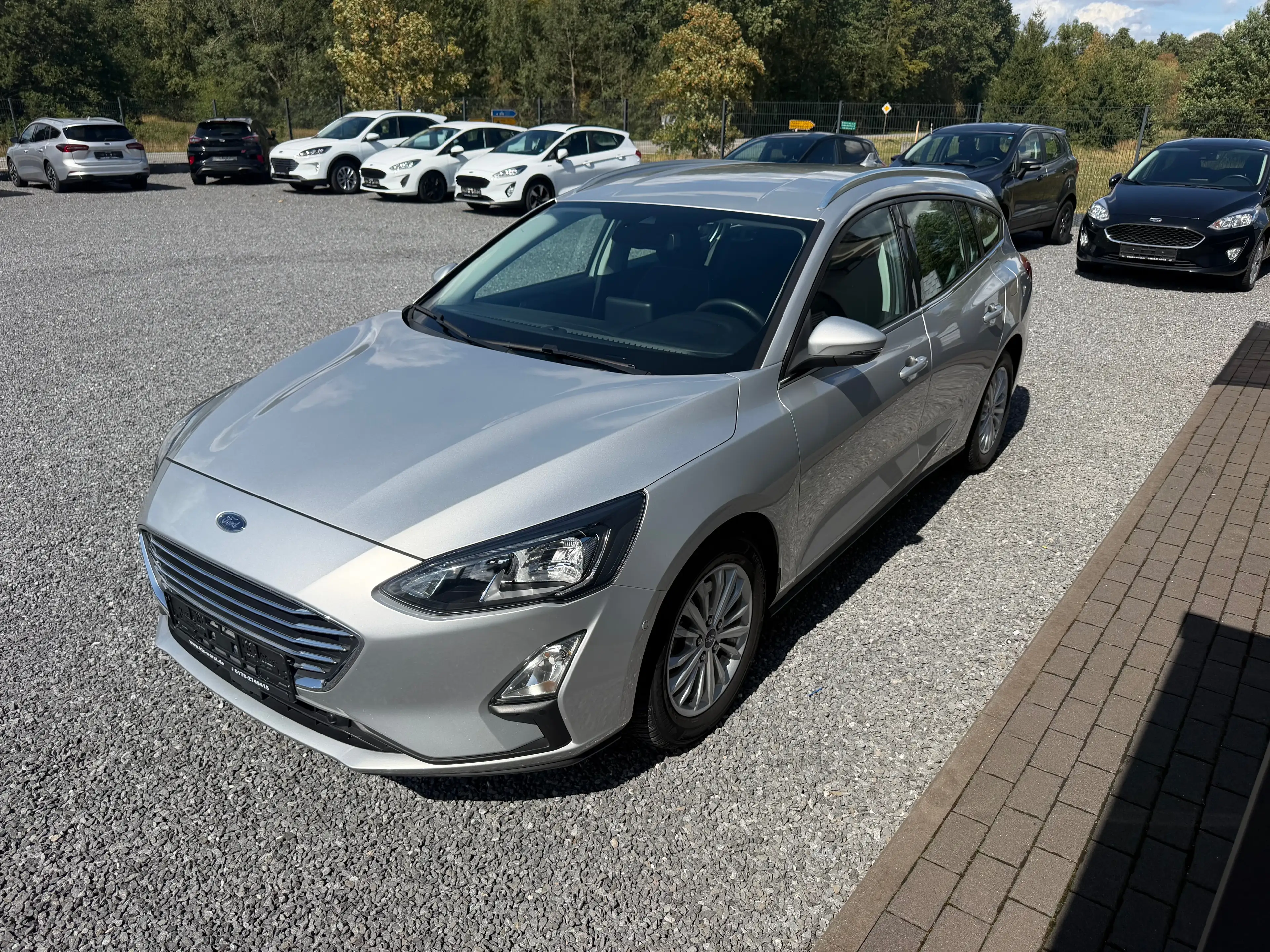 Ford Focus Hybrid-Titanium-Top Ausstattung-Unfallfrei — photo 6