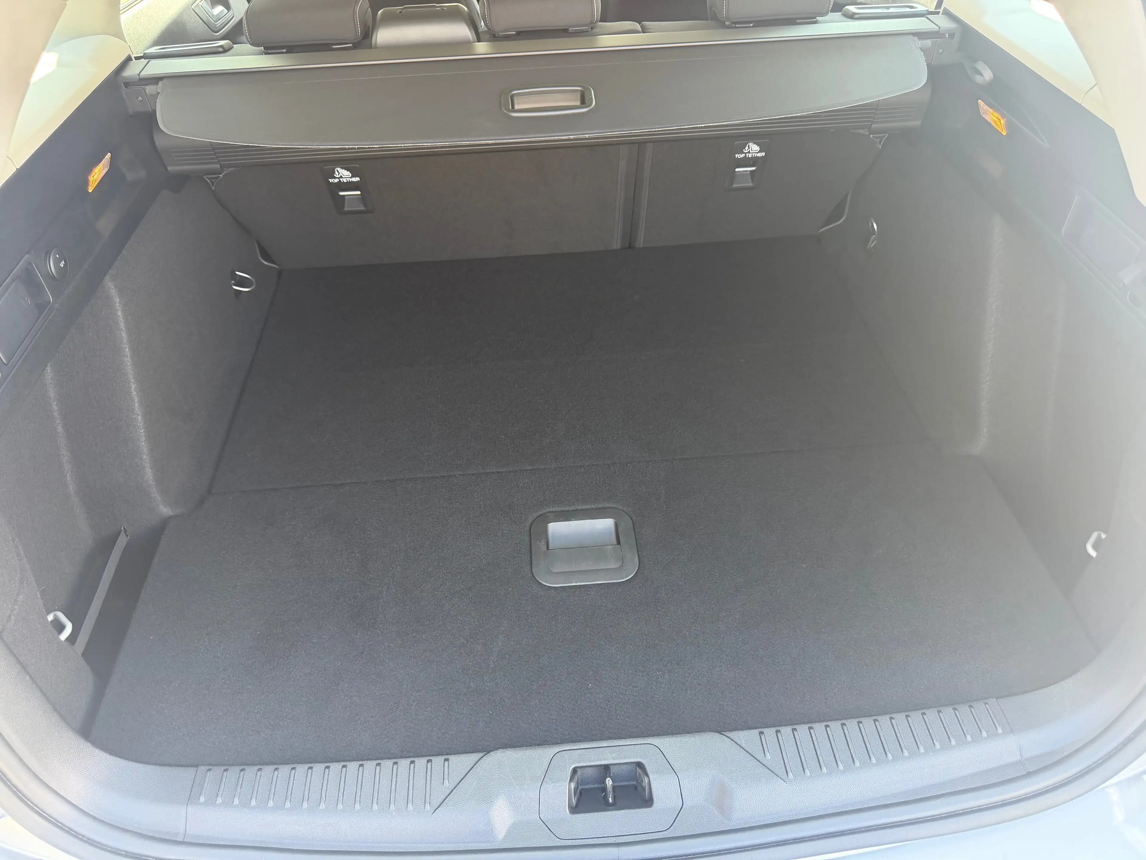 Ford Focus Hybrid-Titanium-Top Ausstattung-Unfallfrei — photo 9