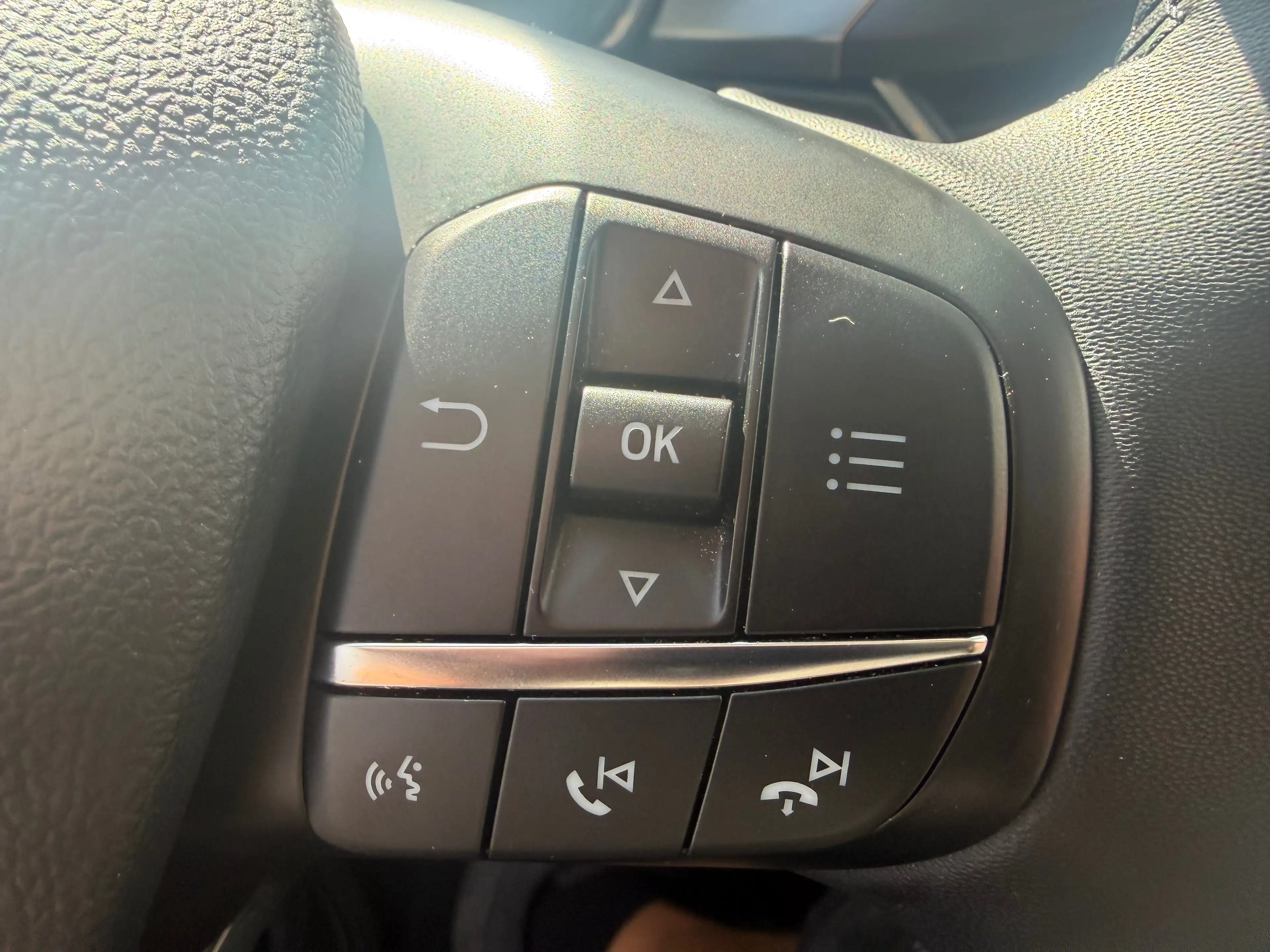 Ford Focus Hybrid-Titanium-Top Ausstattung-Unfallfrei — photo 15