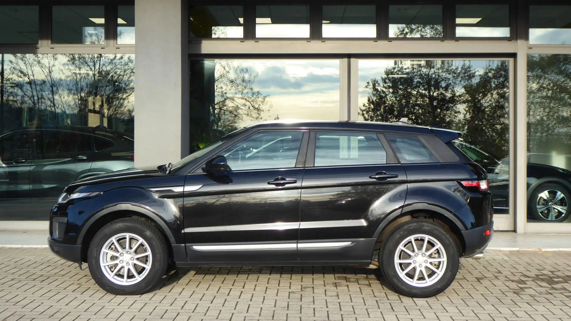 Land Rover Range Rover Evoque 2.0 TD4 150 CV 5p. SE Schwarz - 2