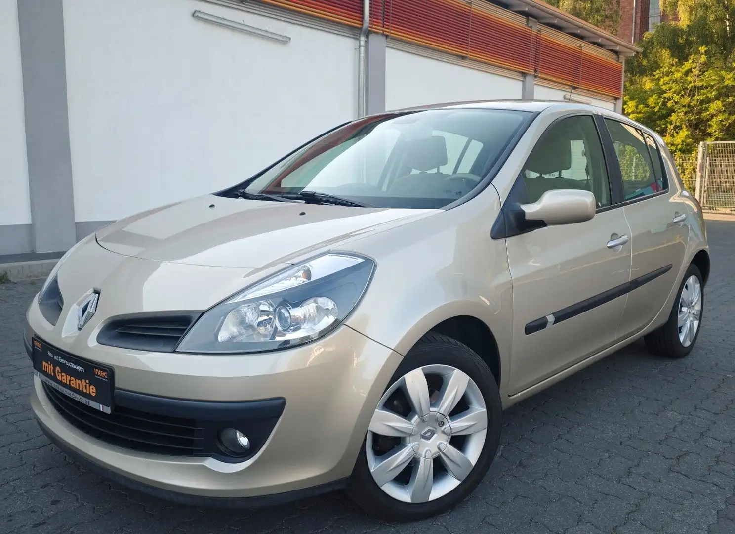 Renault Clio 1.6*TÜV neu*Service neu*Klimaautom.*SHZ*2.H Gold - 1