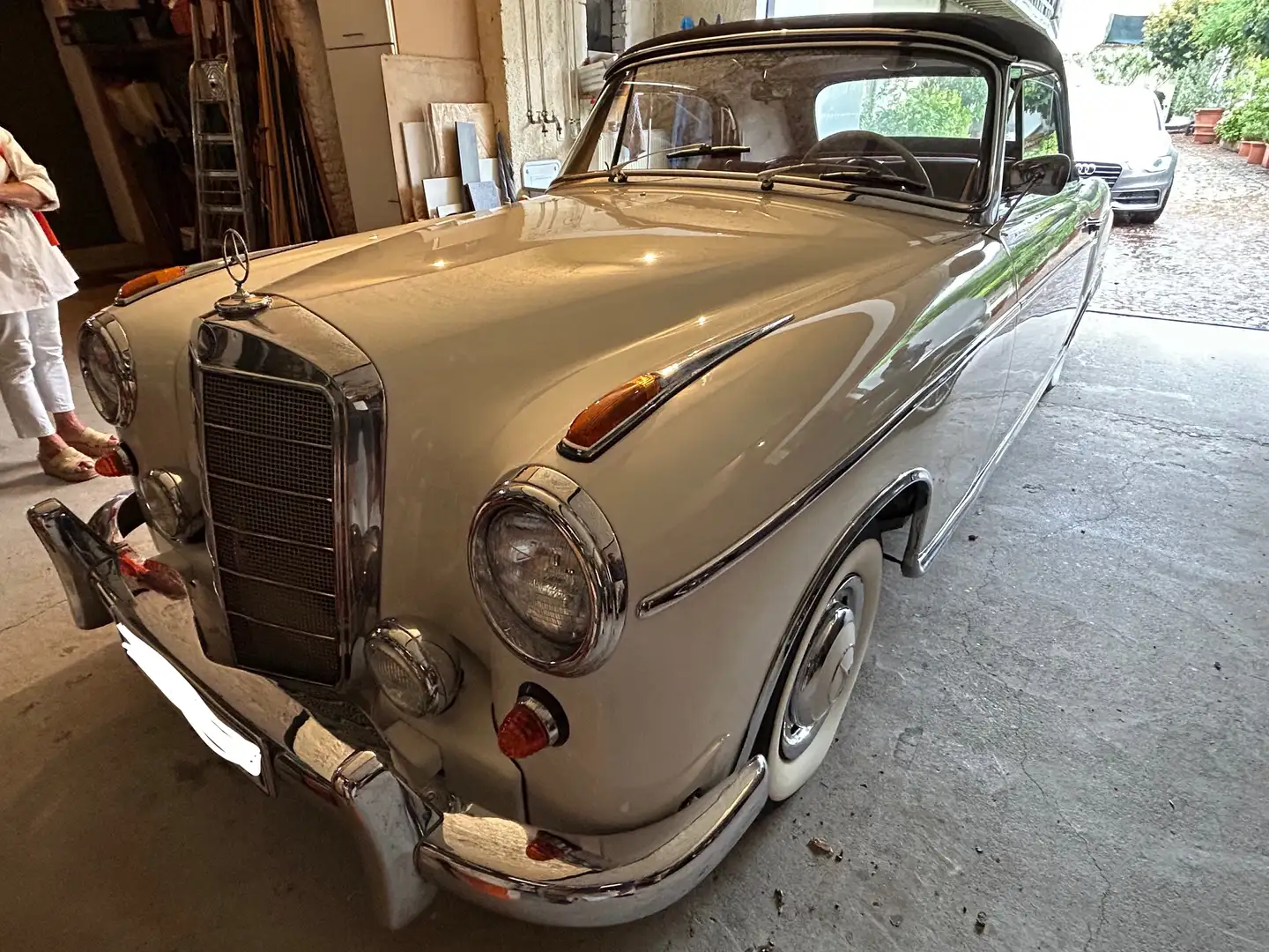 Mercedes-Benz 220 220S Cabriolet White - 2