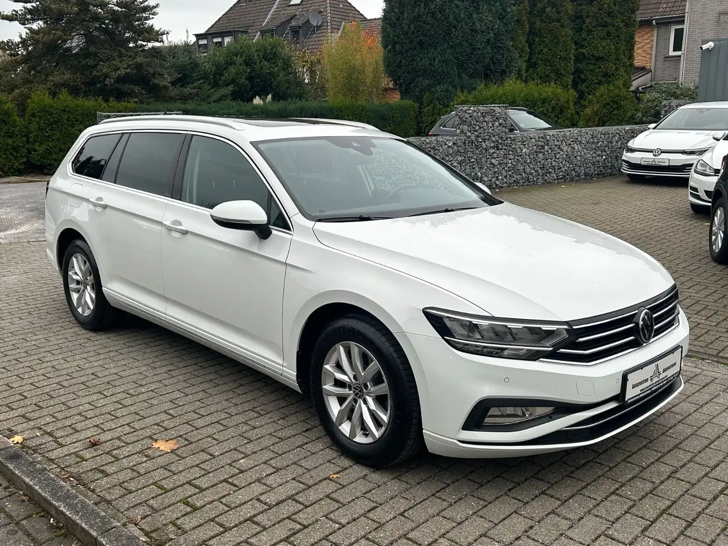 Volkswagen Passat Variant DSG Panorama Kamera Digital AHK Weiß - 1