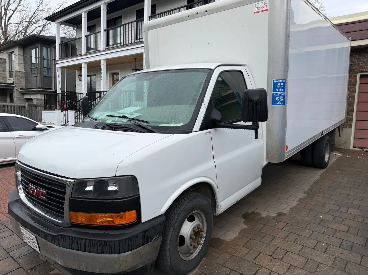 GMC Savana снимка GMC Savana