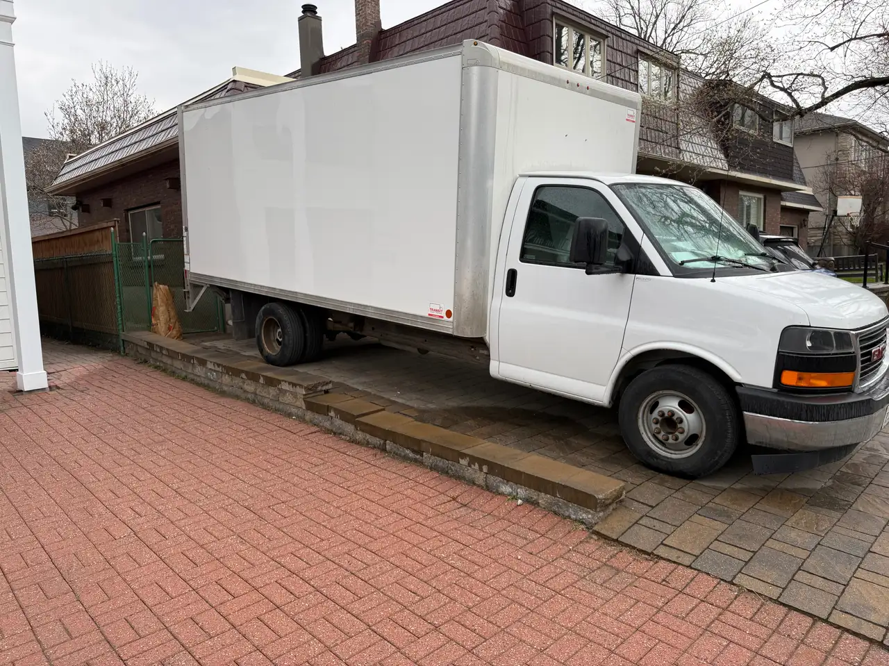 GMC Savana снимка GMC Savana