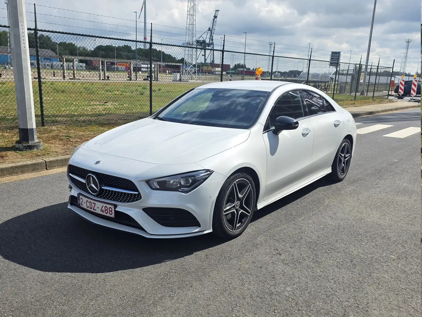 Mercedes-Benz CLA 180 CLA 180 7G-DCT AMG Line Bílá - 1